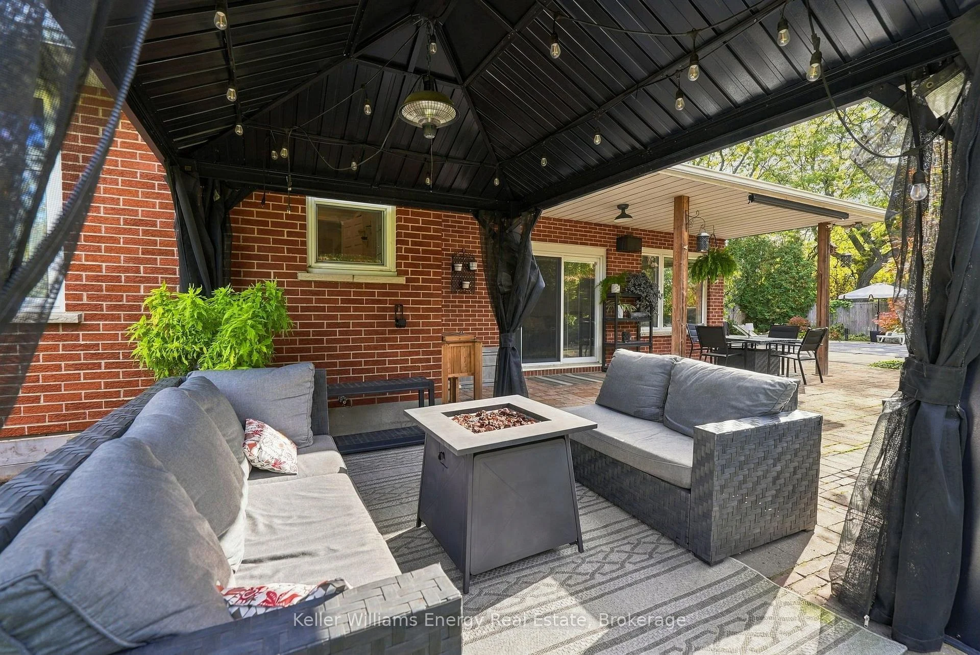 Photo 46 of 950 Swiss Heights, Oshawa, Pinecrest — HOMEH