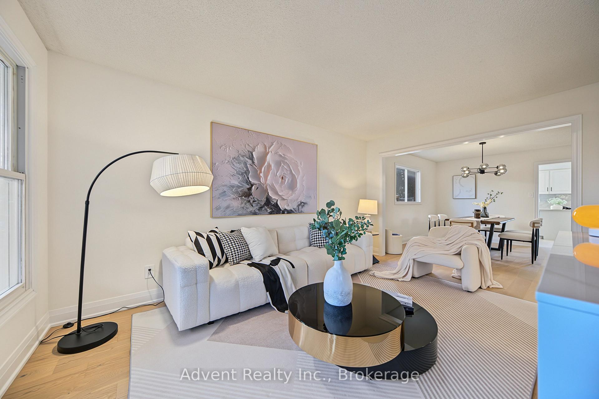 Photo 4 of 108 Valleyway Crescent, Vaughan, Maple — HOMEH