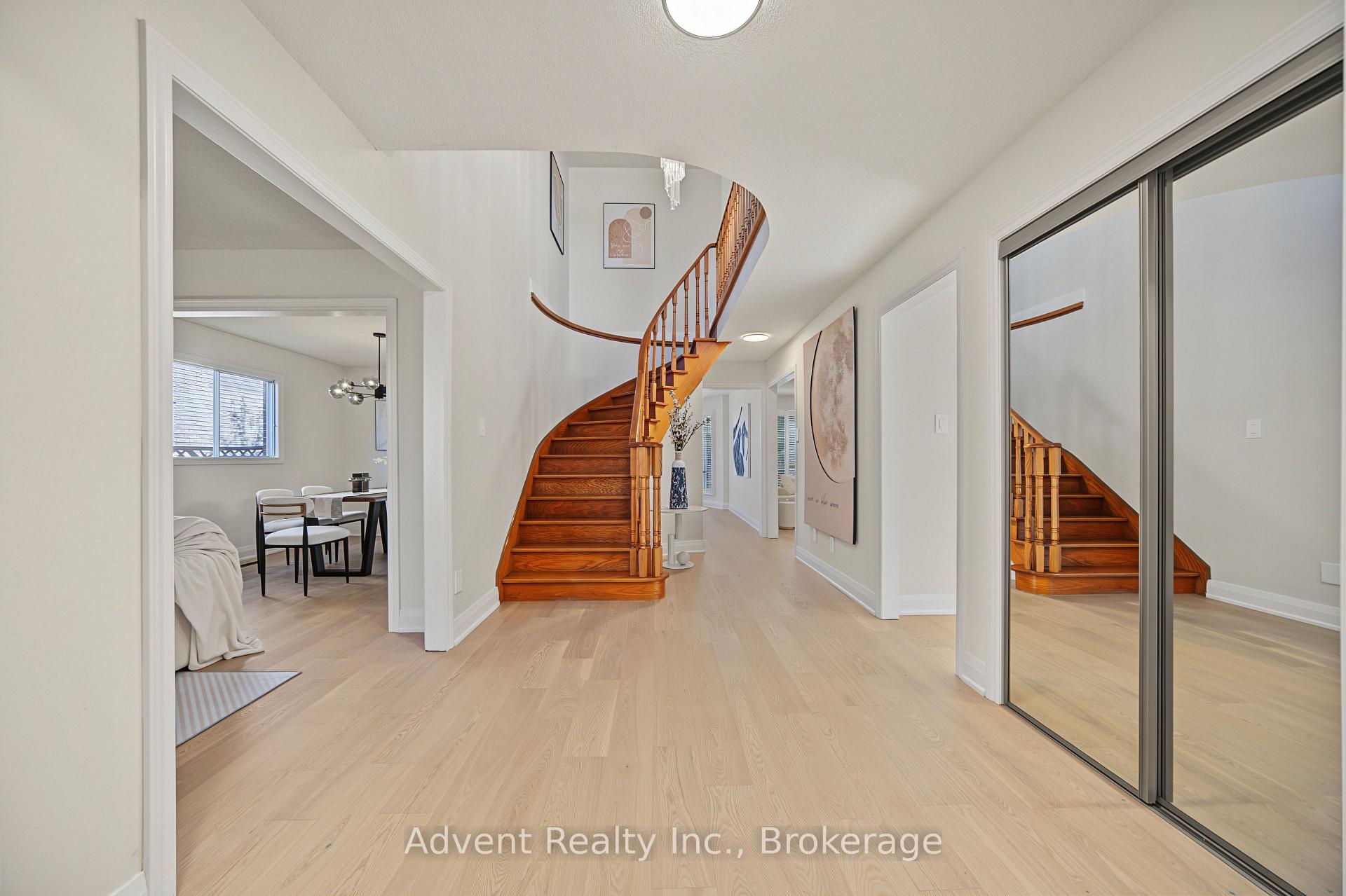 Photo 6 of 108 Valleyway Crescent, Vaughan, Maple — HOMEH