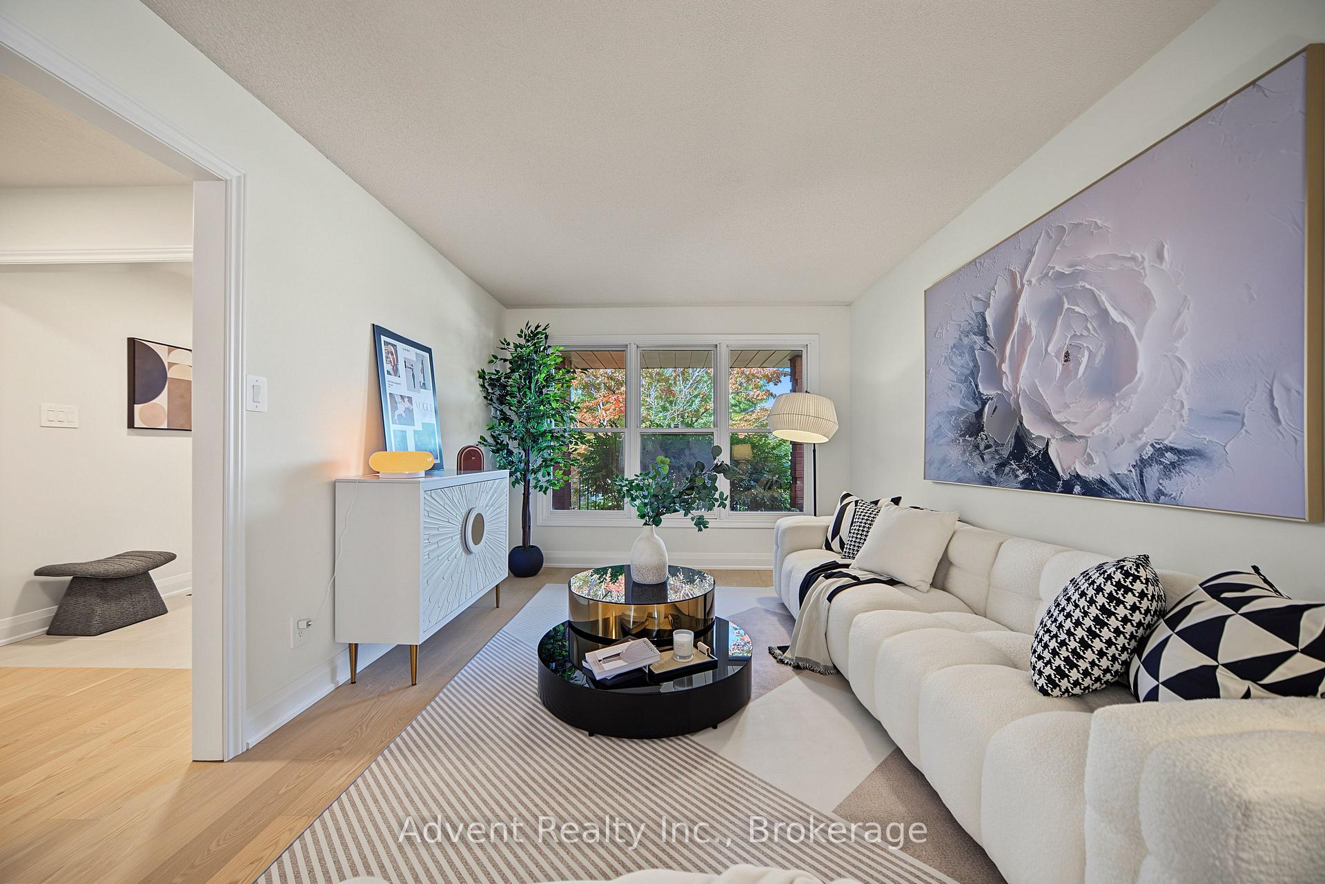 Photo 7 of 108 Valleyway Crescent, Vaughan, Maple — HOMEH