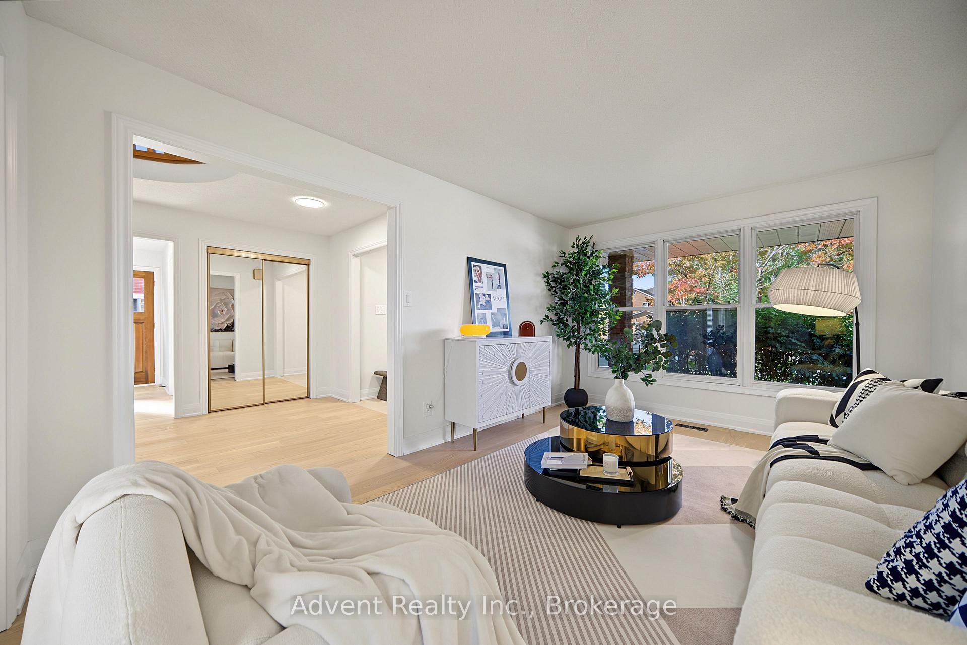 Photo 8 of 108 Valleyway Crescent, Vaughan, Maple — HOMEH