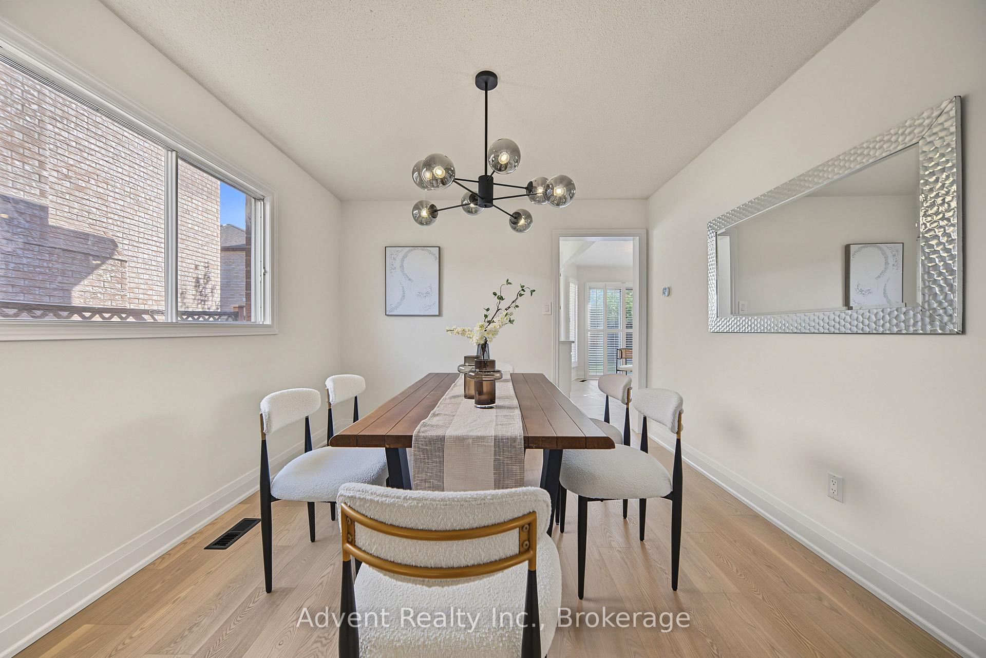 Photo 9 of 108 Valleyway Crescent, Vaughan, Maple — HOMEH