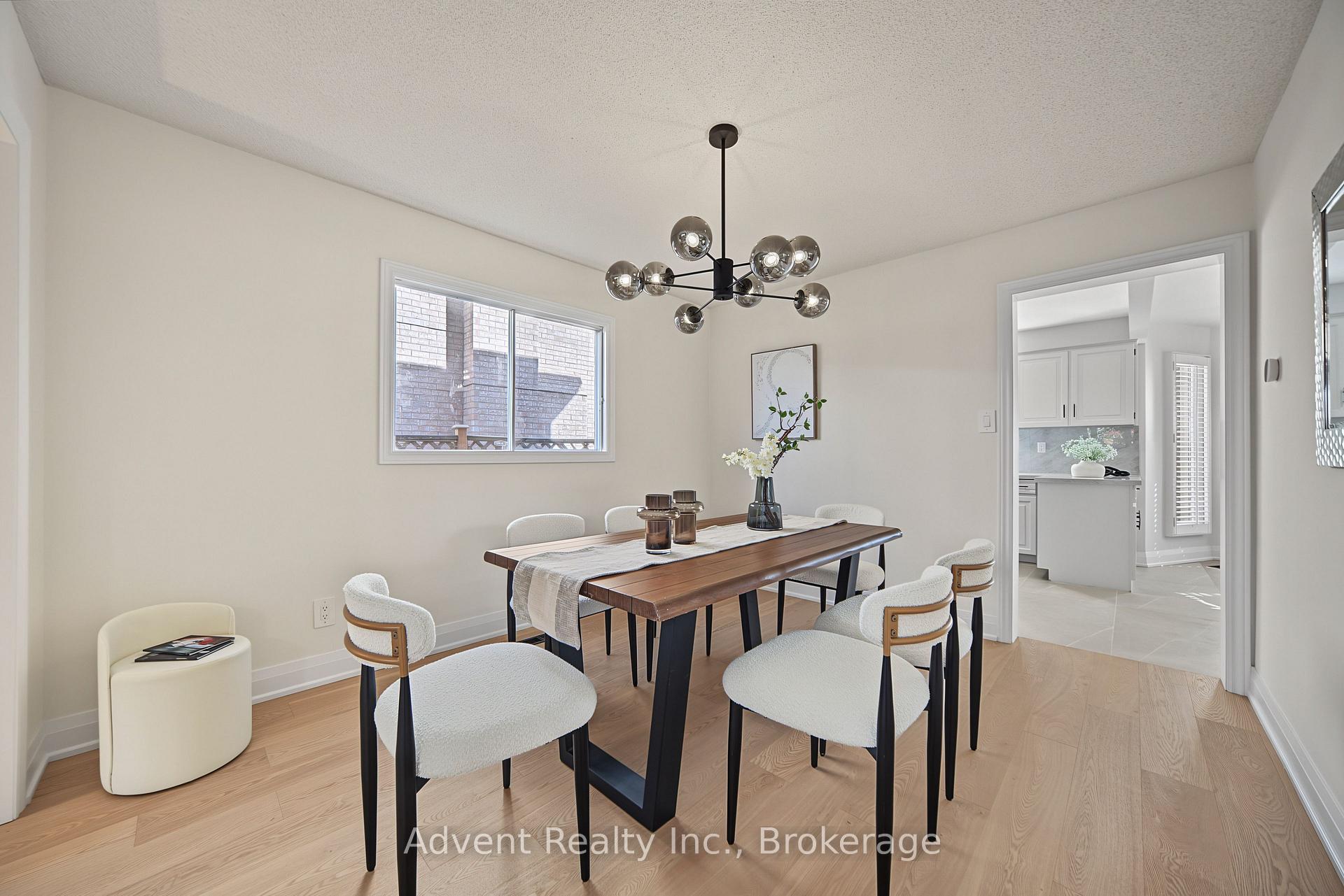 Photo 10 of 108 Valleyway Crescent, Vaughan, Maple — HOMEH