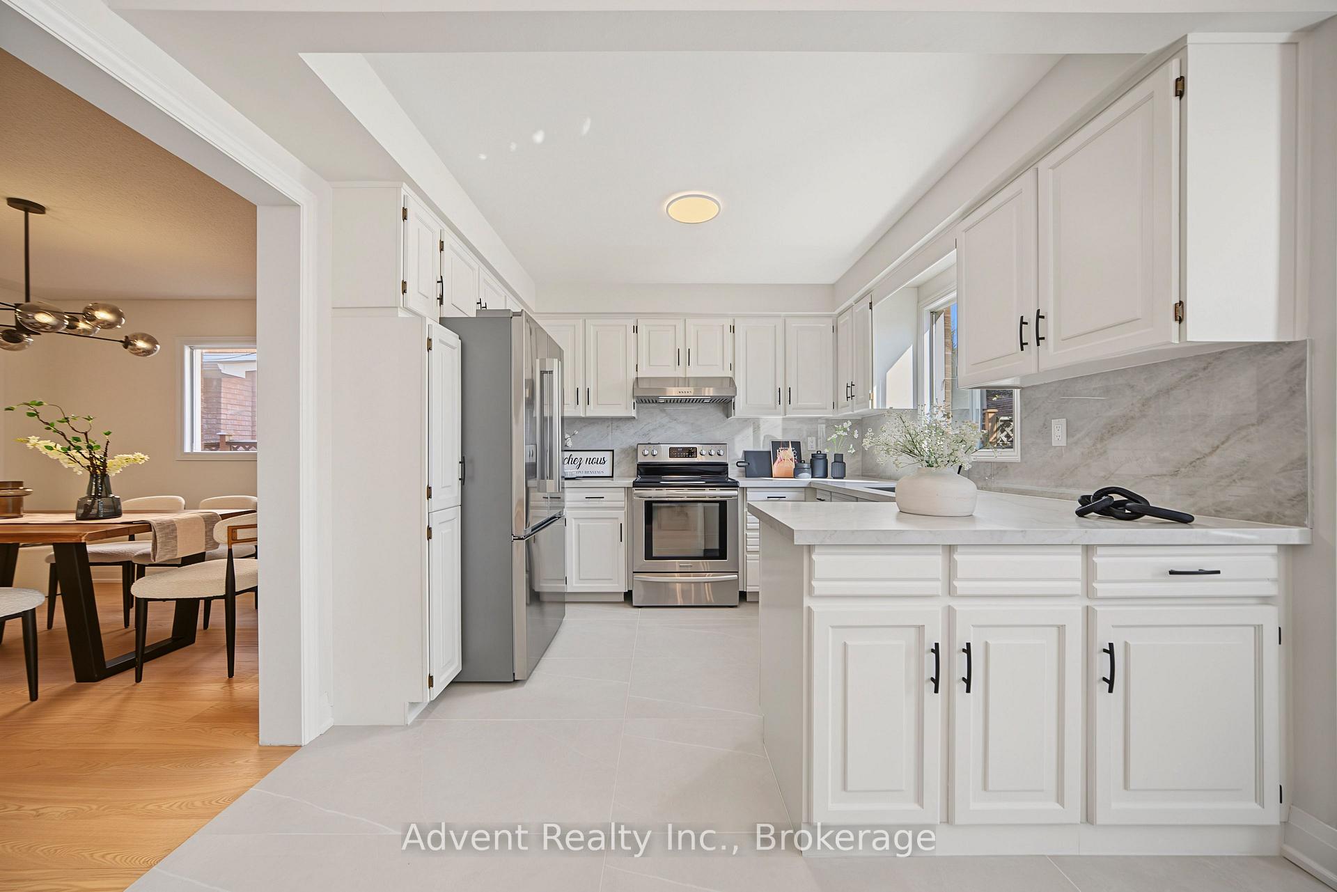 Photo 13 of 108 Valleyway Crescent, Vaughan, Maple — HOMEH
