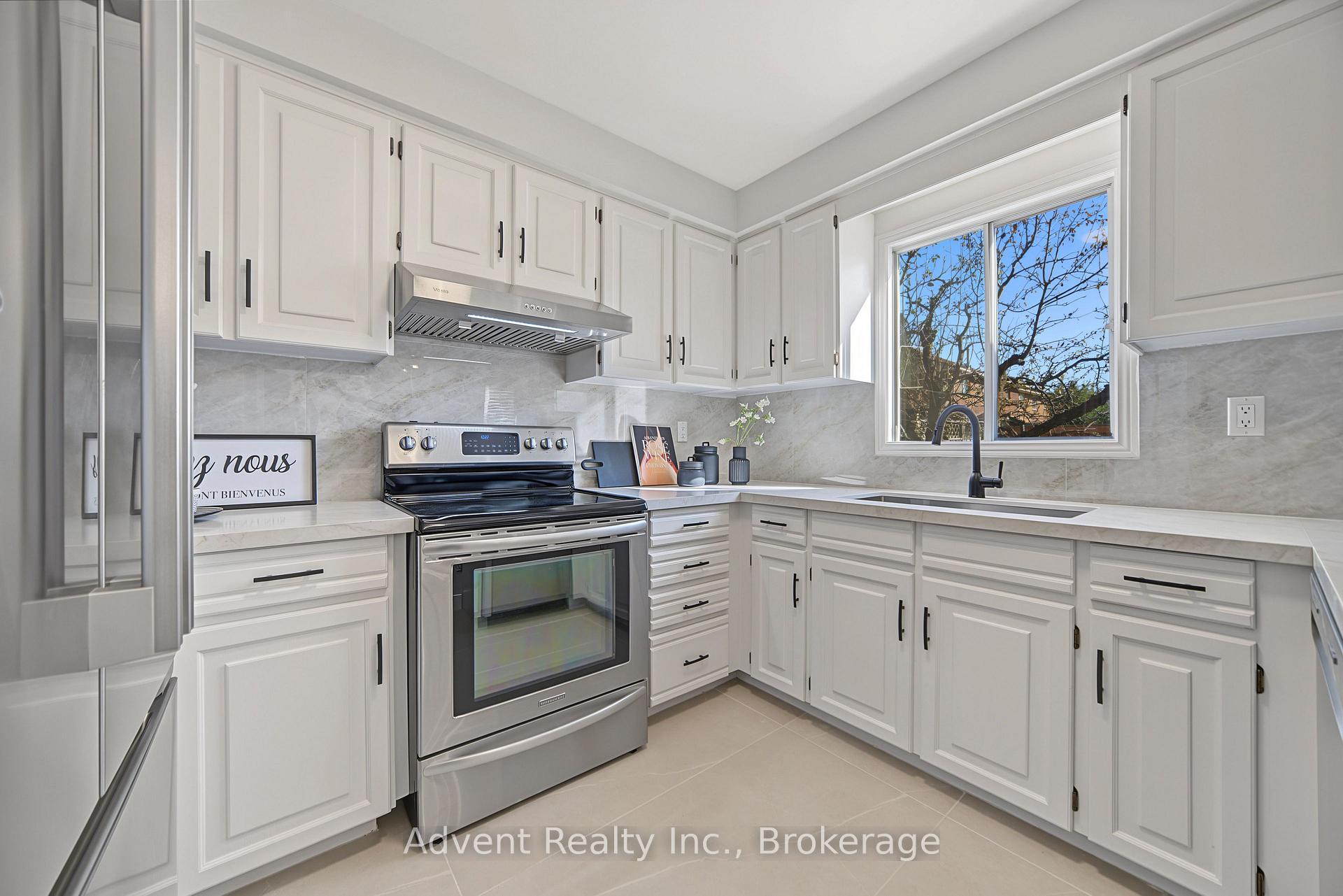 Photo 14 of 108 Valleyway Crescent, Vaughan, Maple — HOMEH