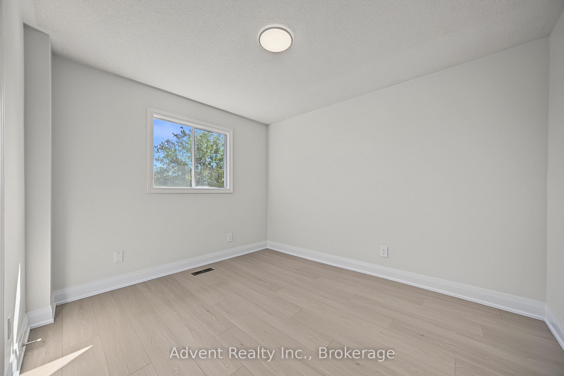 Photo 35 of 108 Valleyway Crescent, Vaughan, Maple — HOMEH