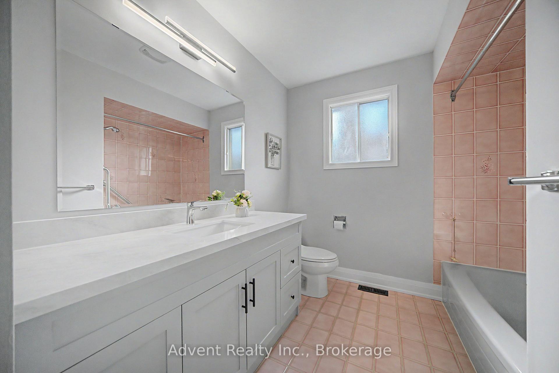 Photo 37 of 108 Valleyway Crescent, Vaughan, Maple — HOMEH