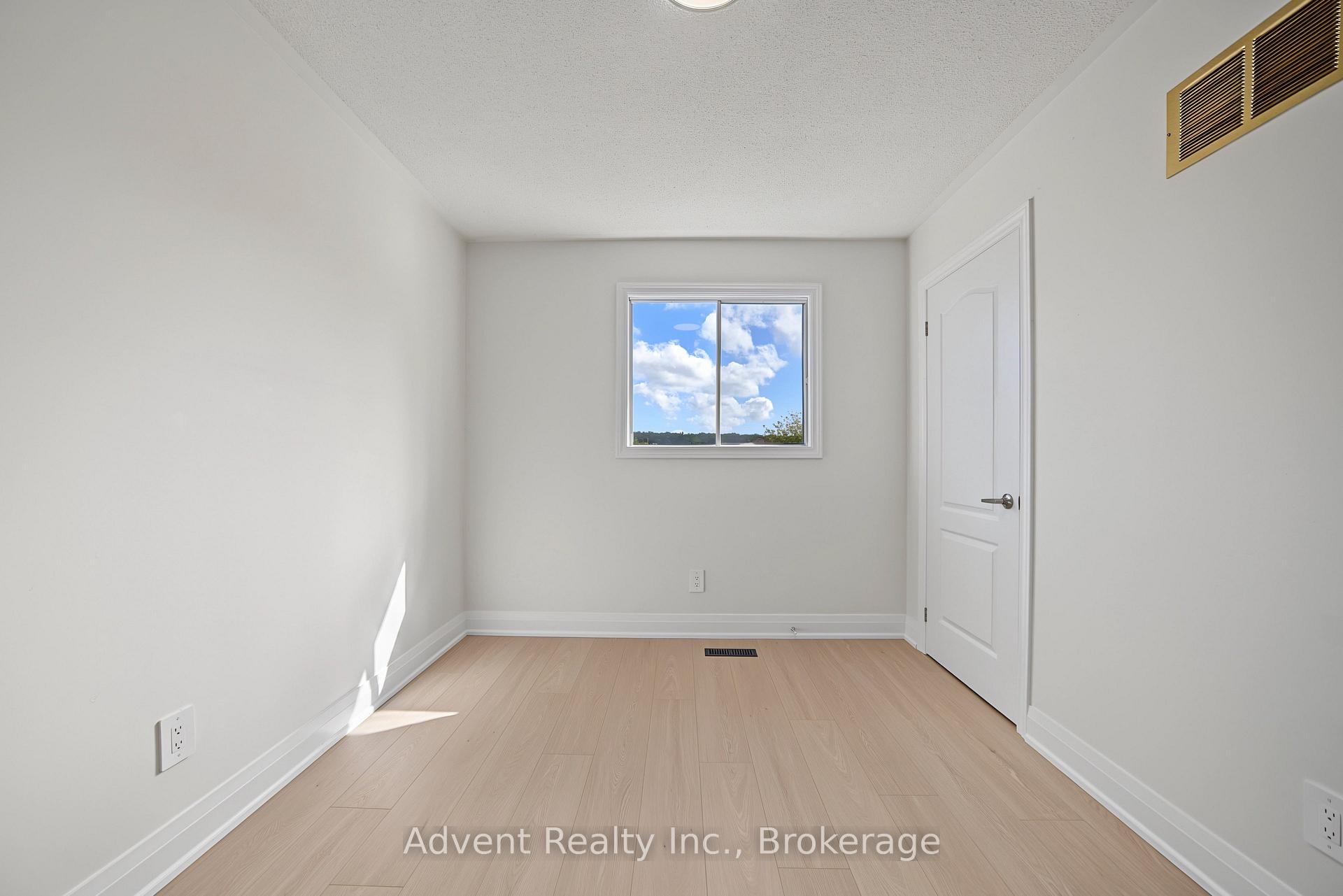 Photo 39 of 108 Valleyway Crescent, Vaughan, Maple — HOMEH