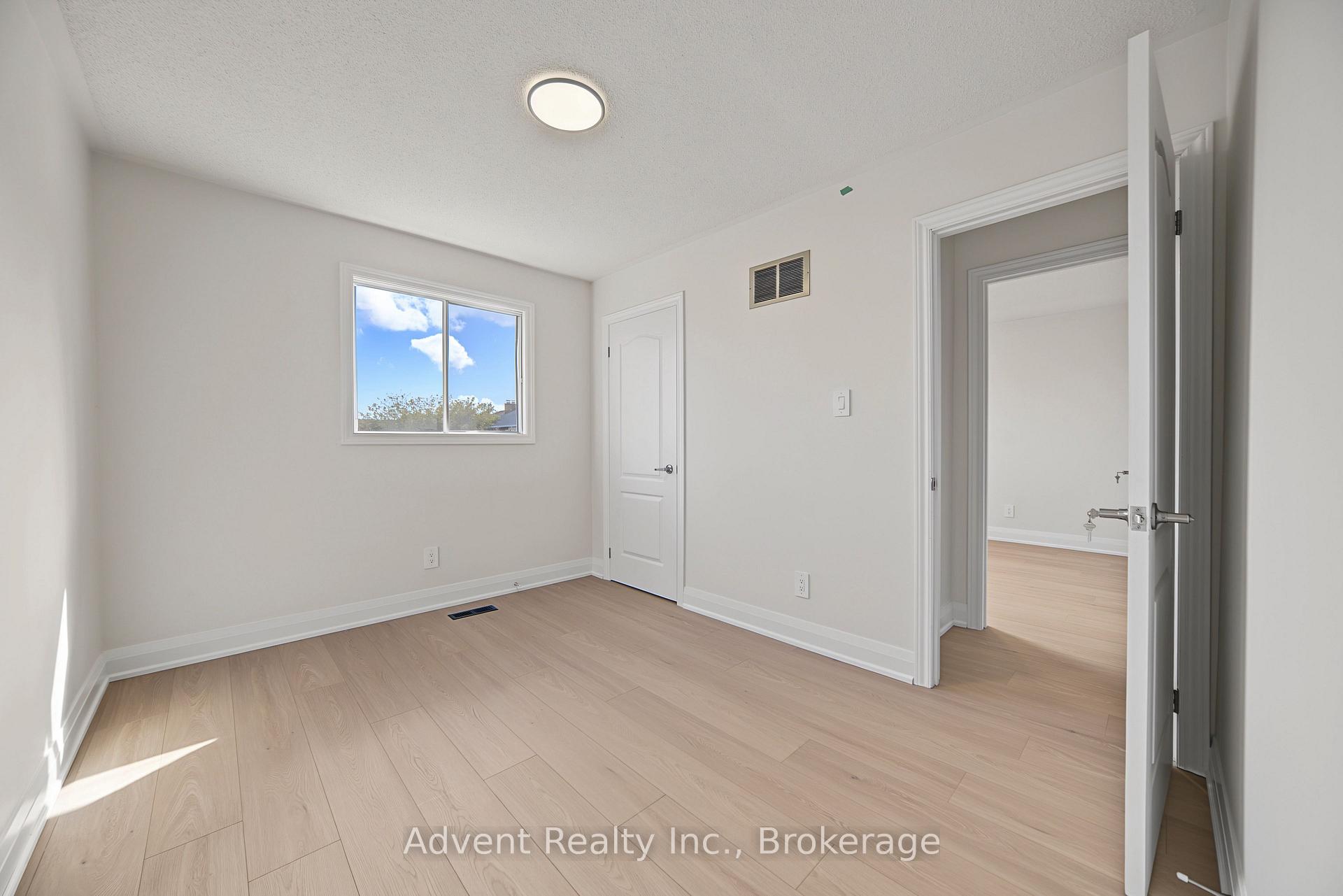 Photo 40 of 108 Valleyway Crescent, Vaughan, Maple — HOMEH