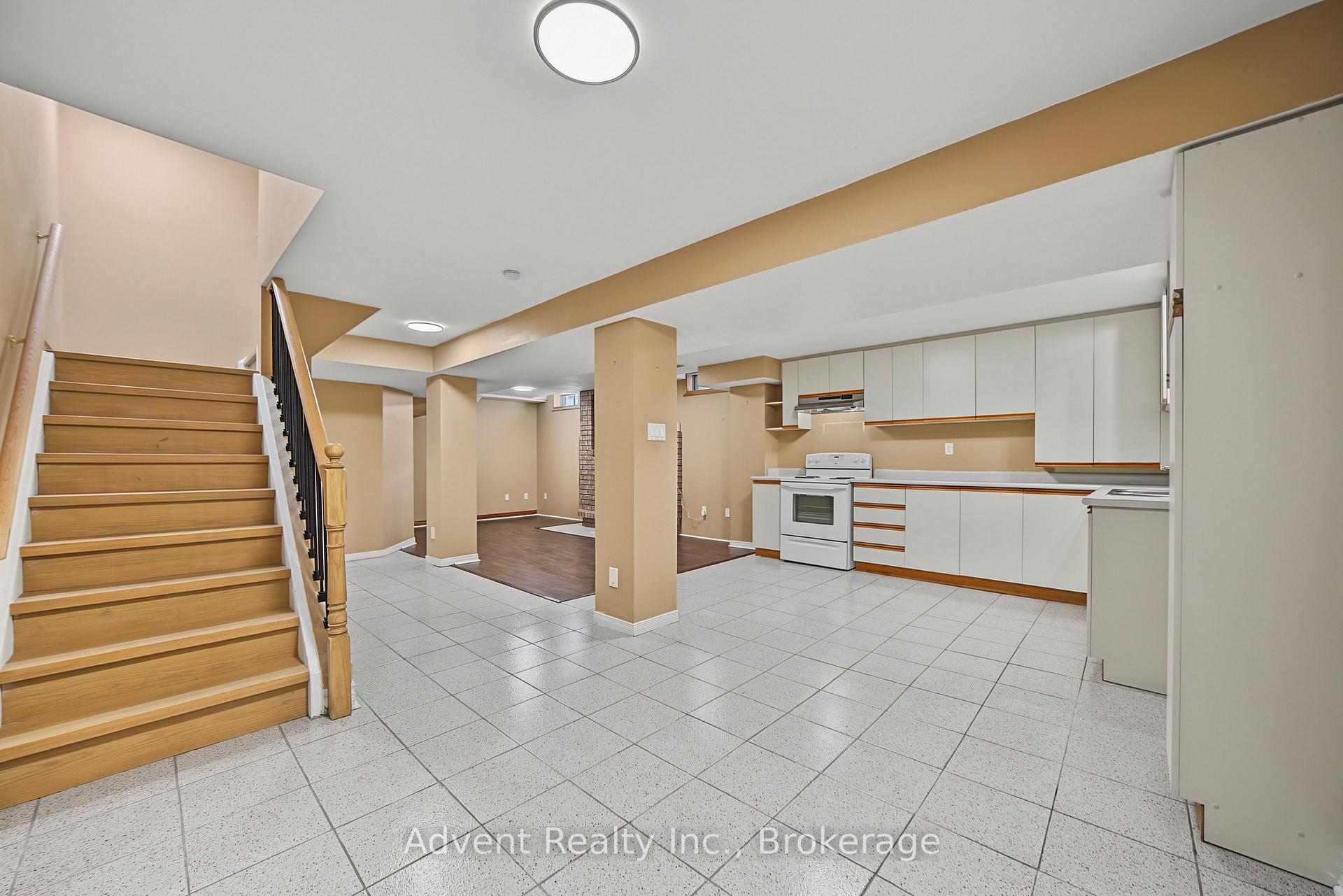 Photo 41 of 108 Valleyway Crescent, Vaughan, Maple — HOMEH