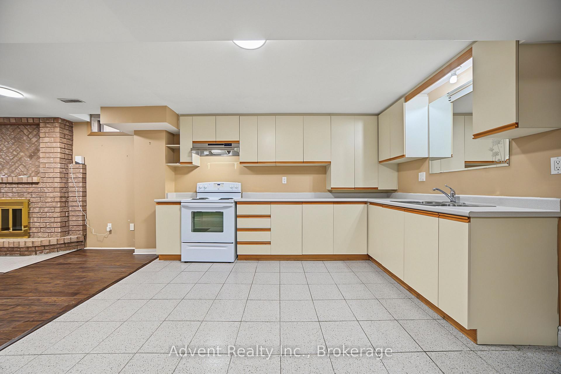 Photo 42 of 108 Valleyway Crescent, Vaughan, Maple — HOMEH