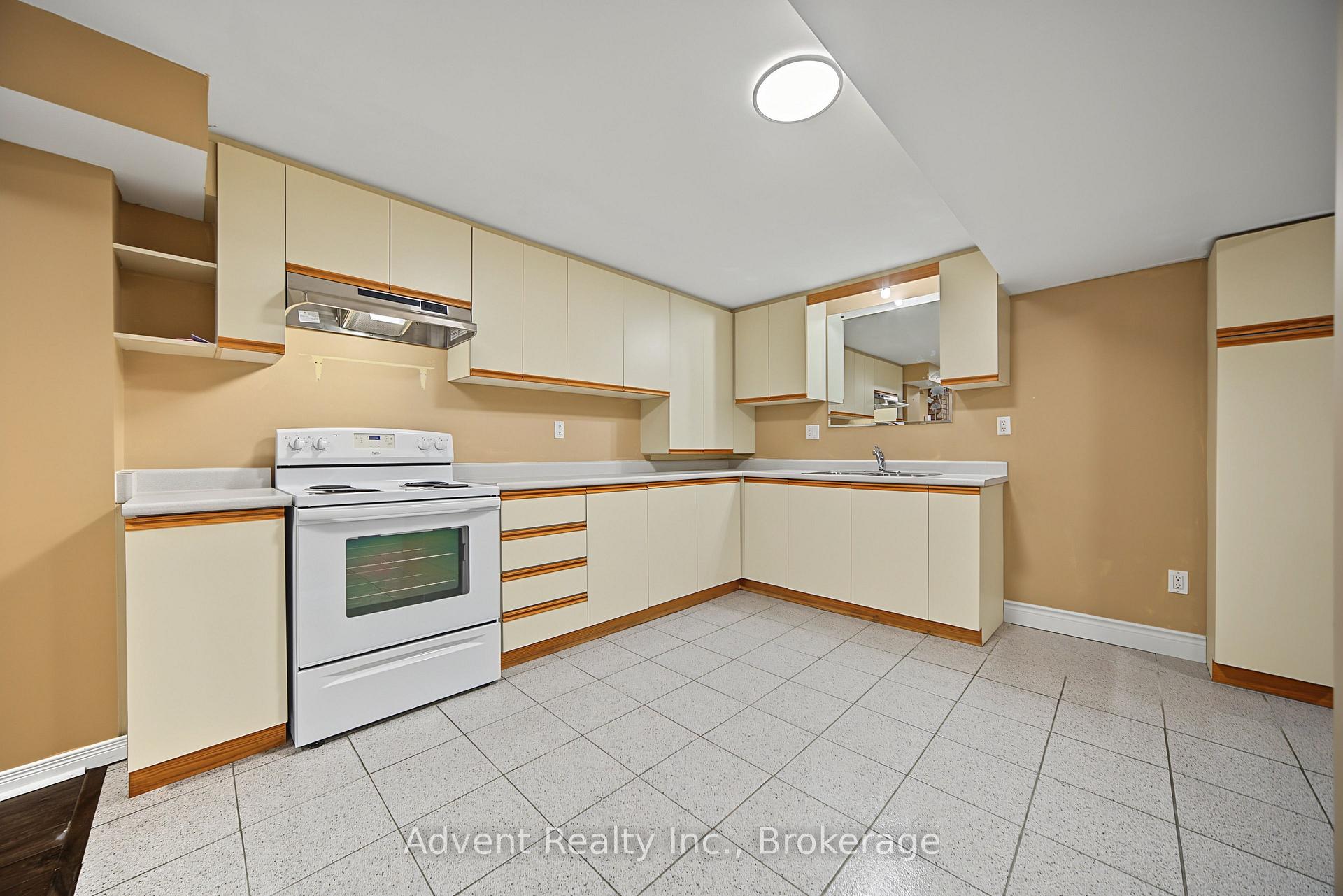Photo 43 of 108 Valleyway Crescent, Vaughan, Maple — HOMEH