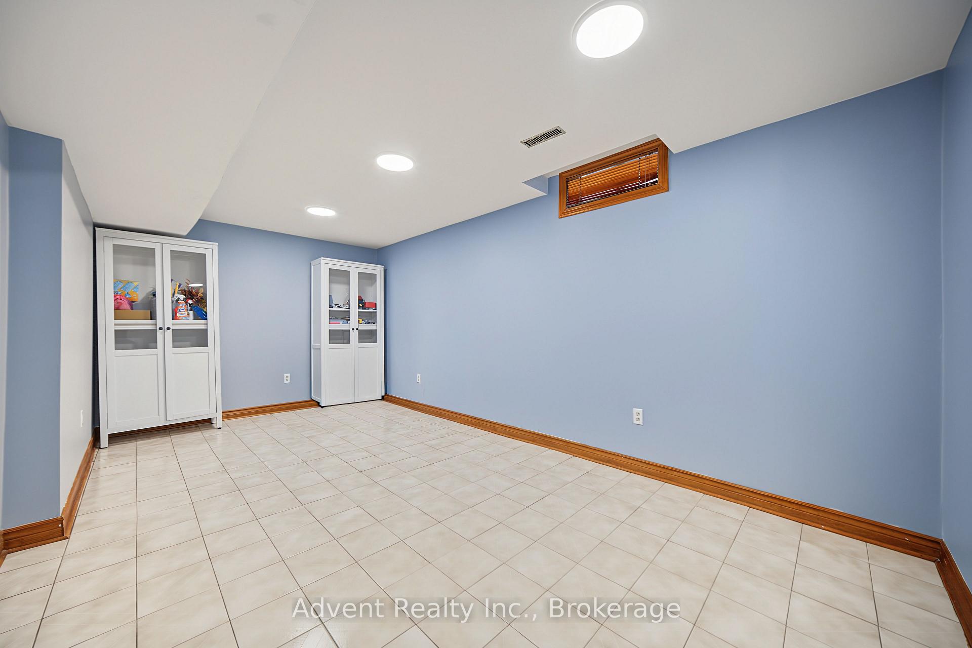 Photo 45 of 108 Valleyway Crescent, Vaughan, Maple — HOMEH