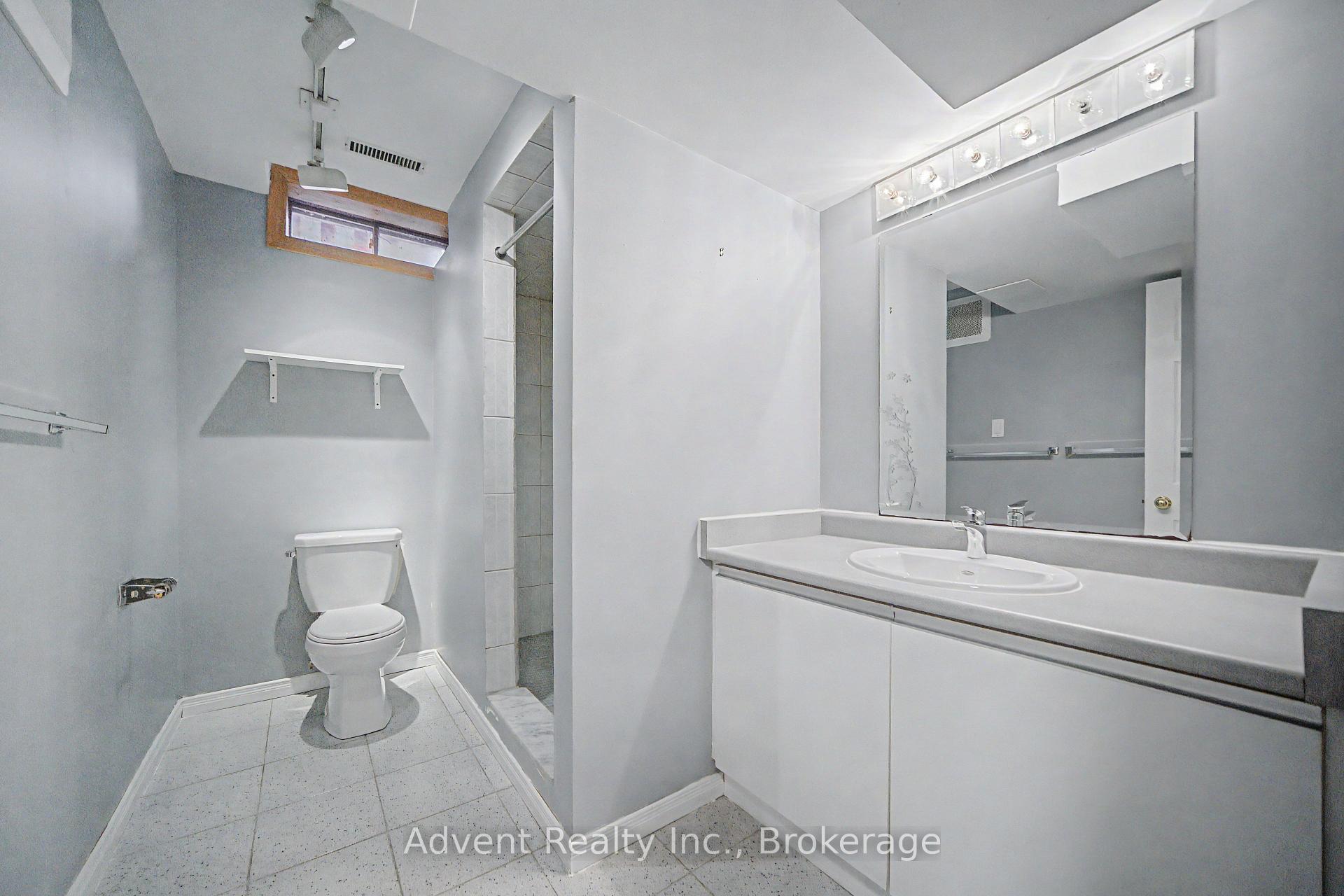 Photo 46 of 108 Valleyway Crescent, Vaughan, Maple — HOMEH
