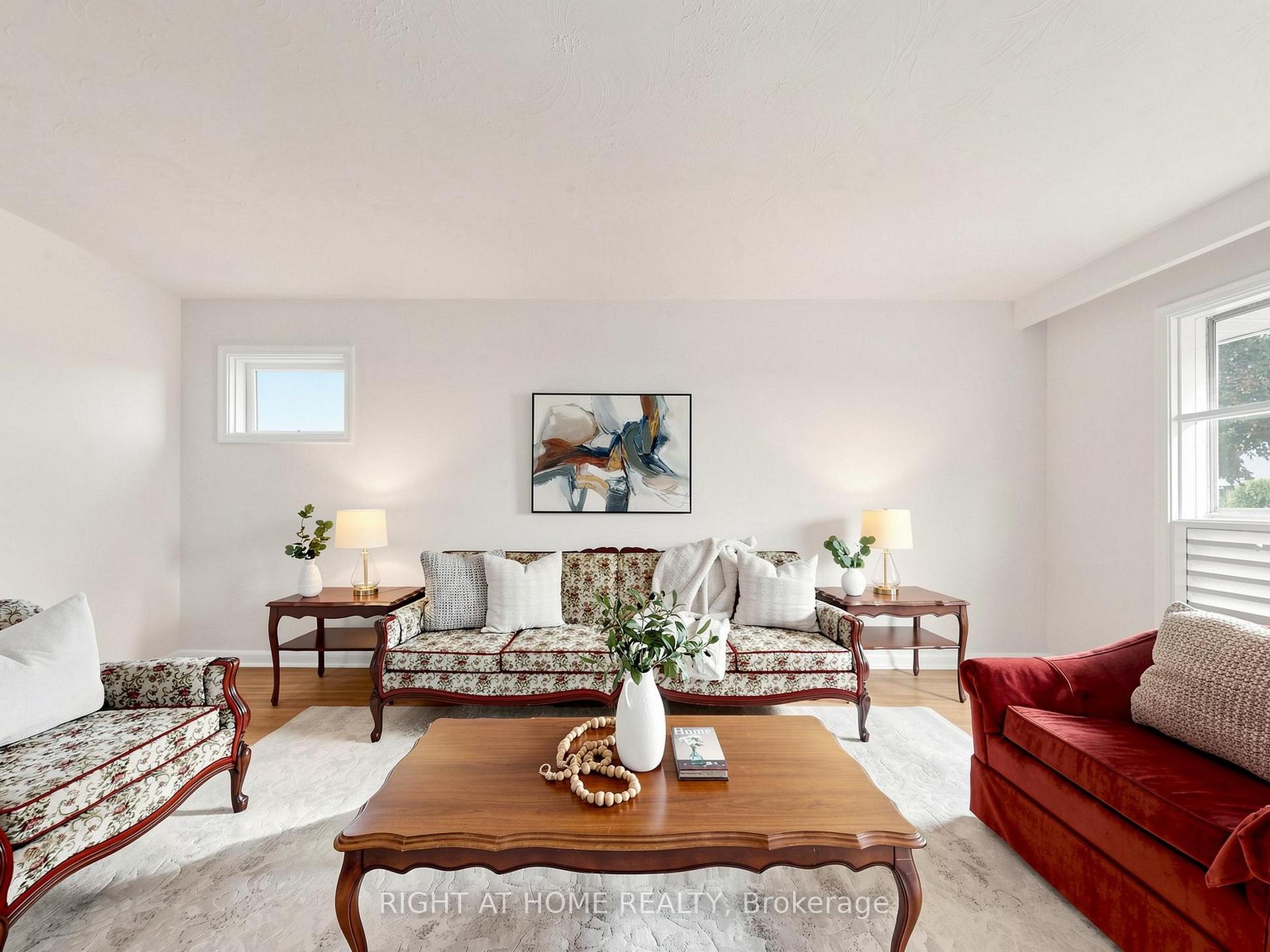 Photo 5 of 36 Joanna Drive E, Scarborough, Wexford-Maryvale — HOMEH