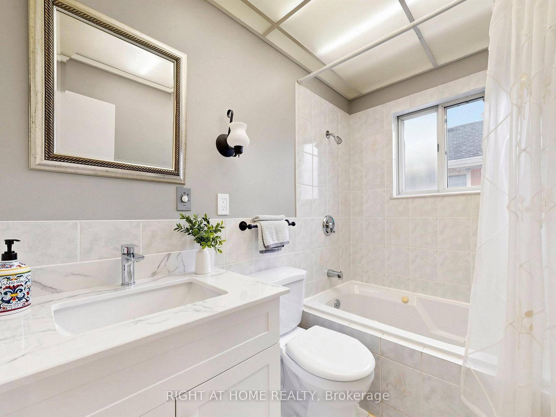 Photo 14 of 36 Joanna Drive E, Scarborough, Wexford-Maryvale — HOMEH