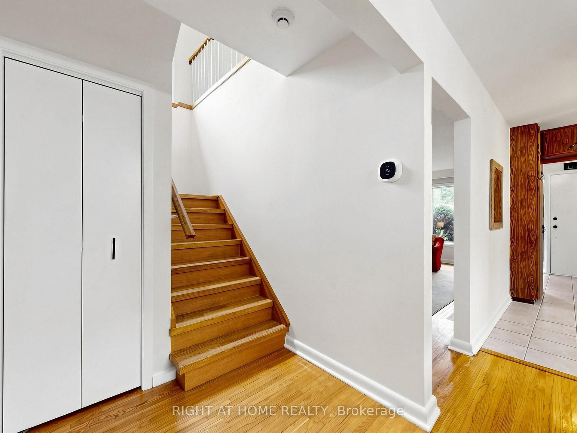 Photo 15 of 36 Joanna Drive E, Scarborough, Wexford-Maryvale — HOMEH