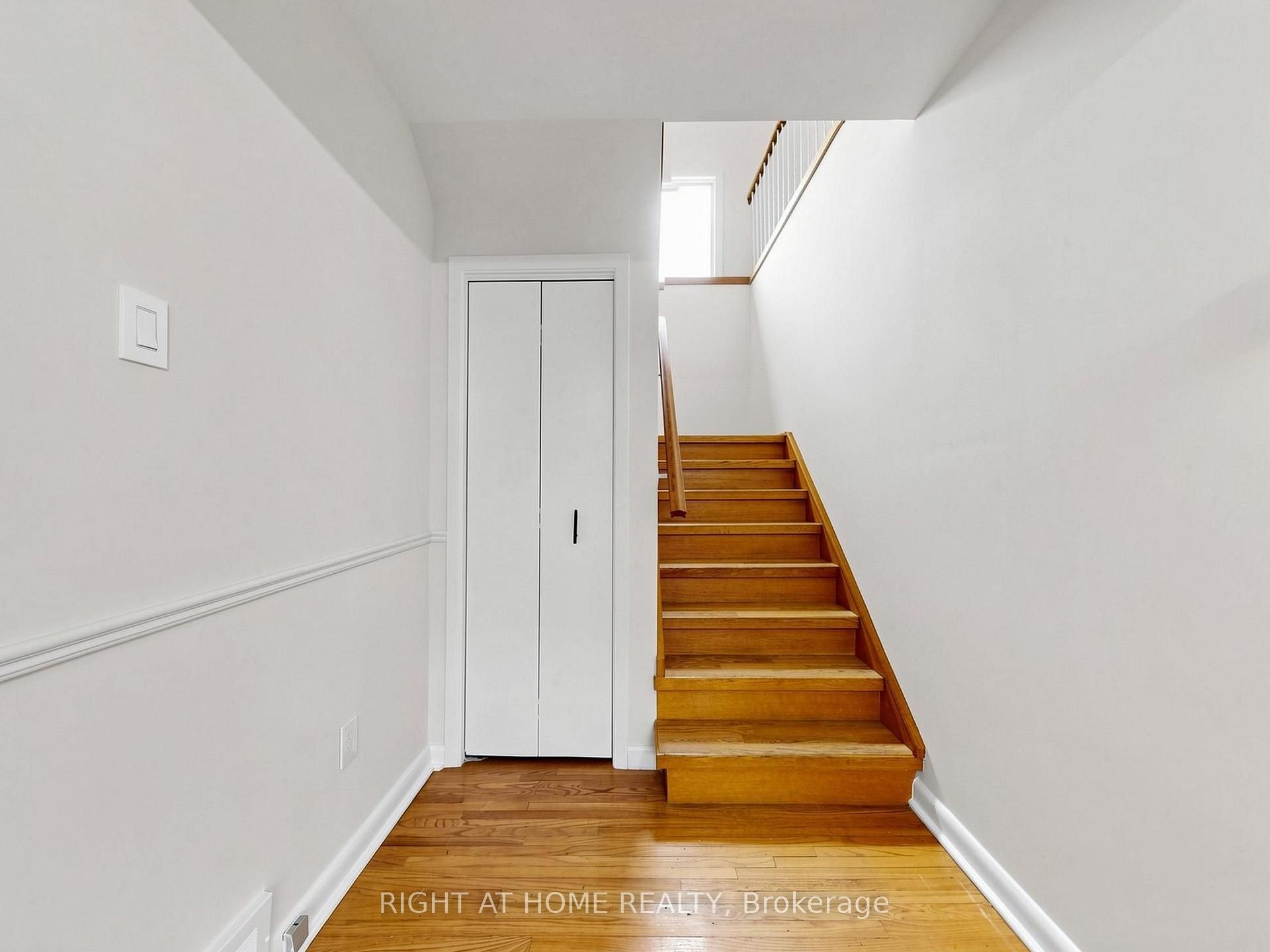 Photo 16 of 36 Joanna Drive E, Scarborough, Wexford-Maryvale — HOMEH