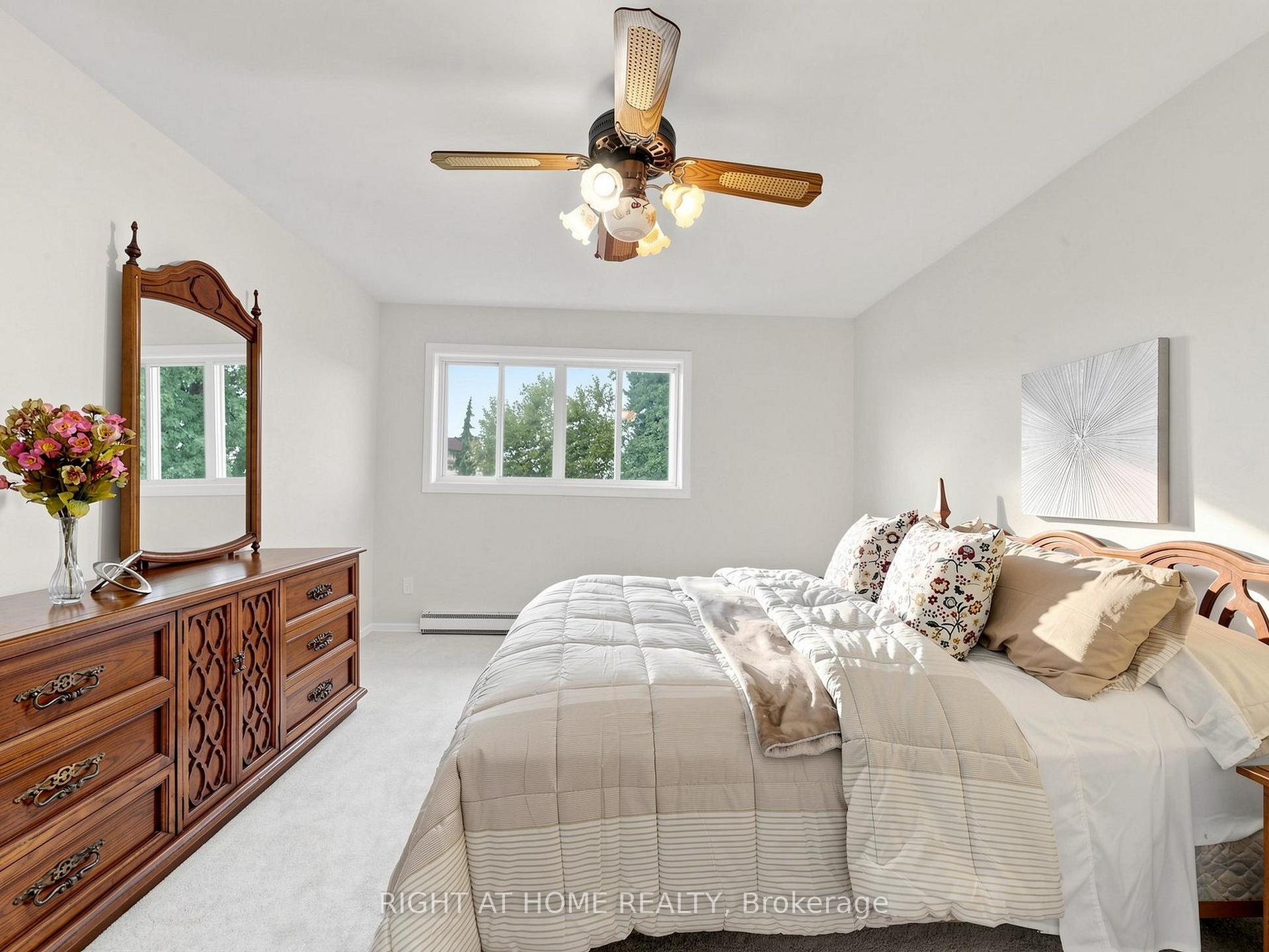 Photo 17 of 36 Joanna Drive E, Scarborough, Wexford-Maryvale — HOMEH