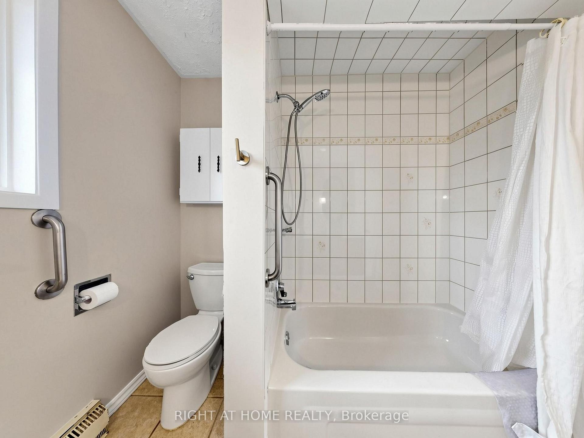 Photo 22 of 36 Joanna Drive E, Scarborough, Wexford-Maryvale — HOMEH