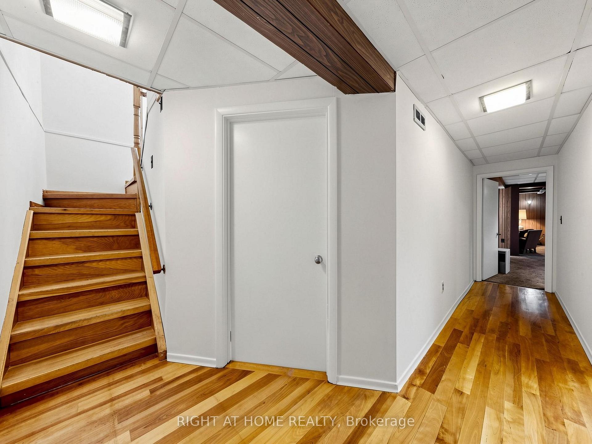 Photo 23 of 36 Joanna Drive E, Scarborough, Wexford-Maryvale — HOMEH