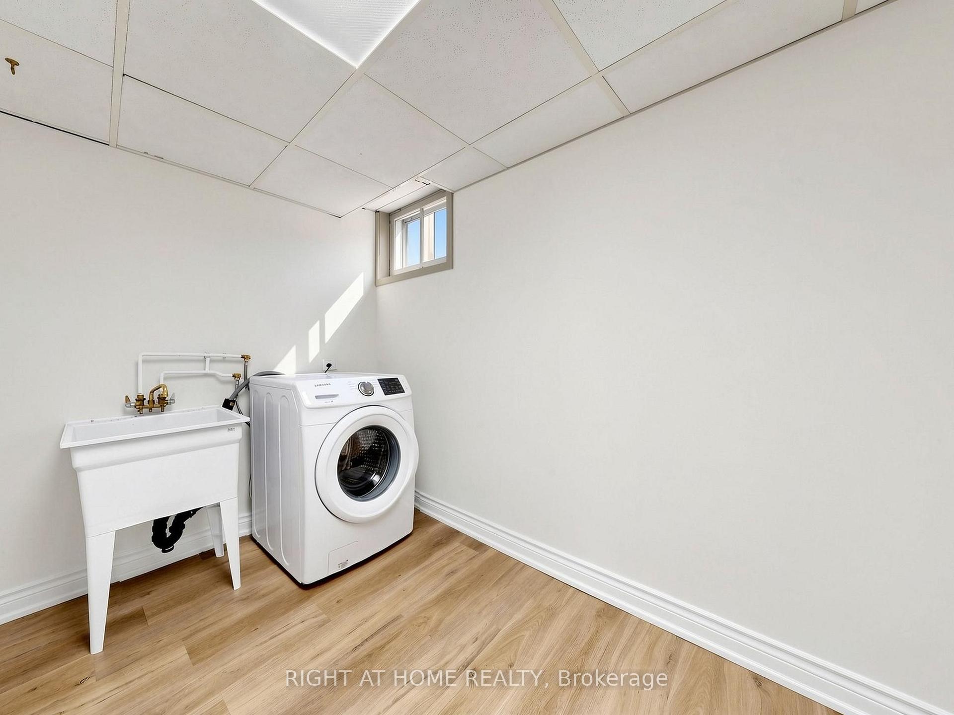 Photo 28 of 36 Joanna Drive E, Scarborough, Wexford-Maryvale — HOMEH