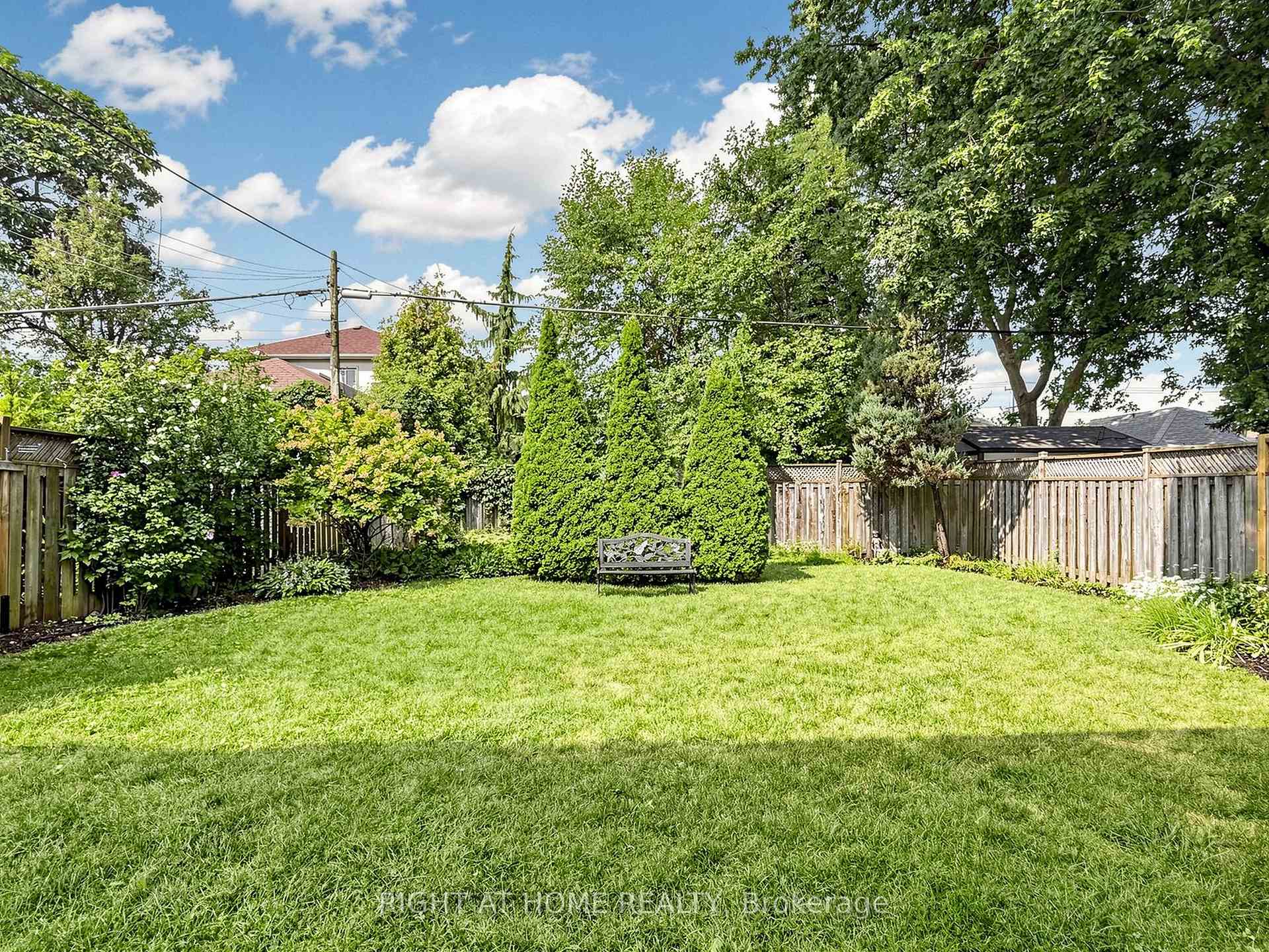 Photo 31 of 36 Joanna Drive E, Scarborough, Wexford-Maryvale — HOMEH