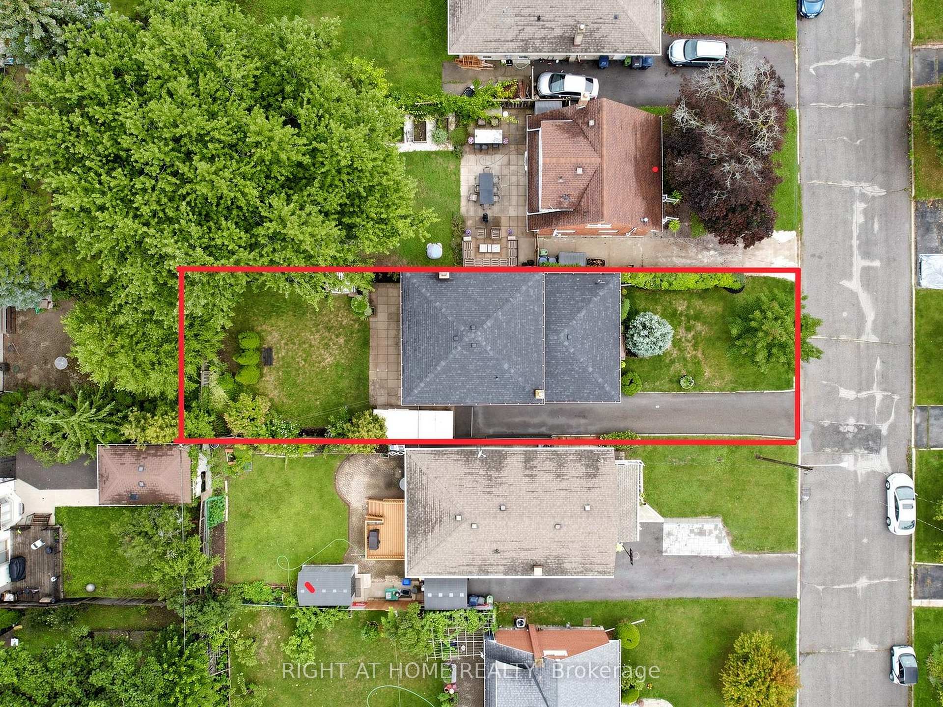 Photo 34 of 36 Joanna Drive E, Scarborough, Wexford-Maryvale — HOMEH