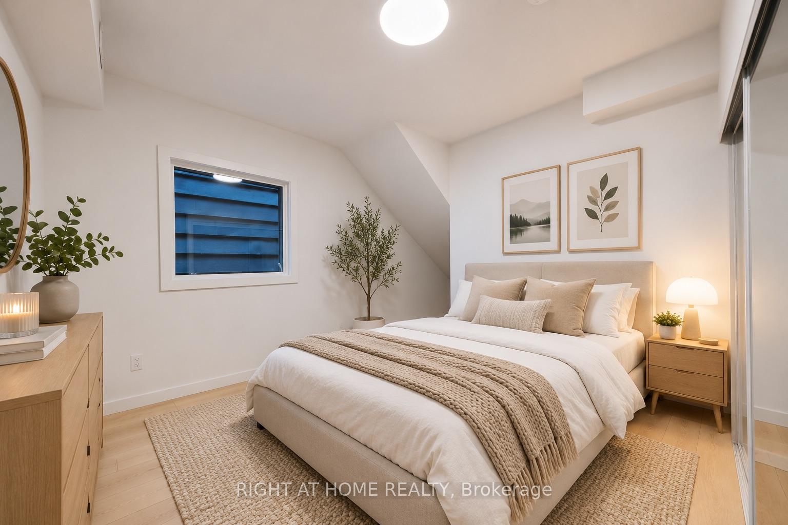 Photo 3 of Unit 2, 367 Howland Avenue, Toronto, Casa Loma — HOMEH