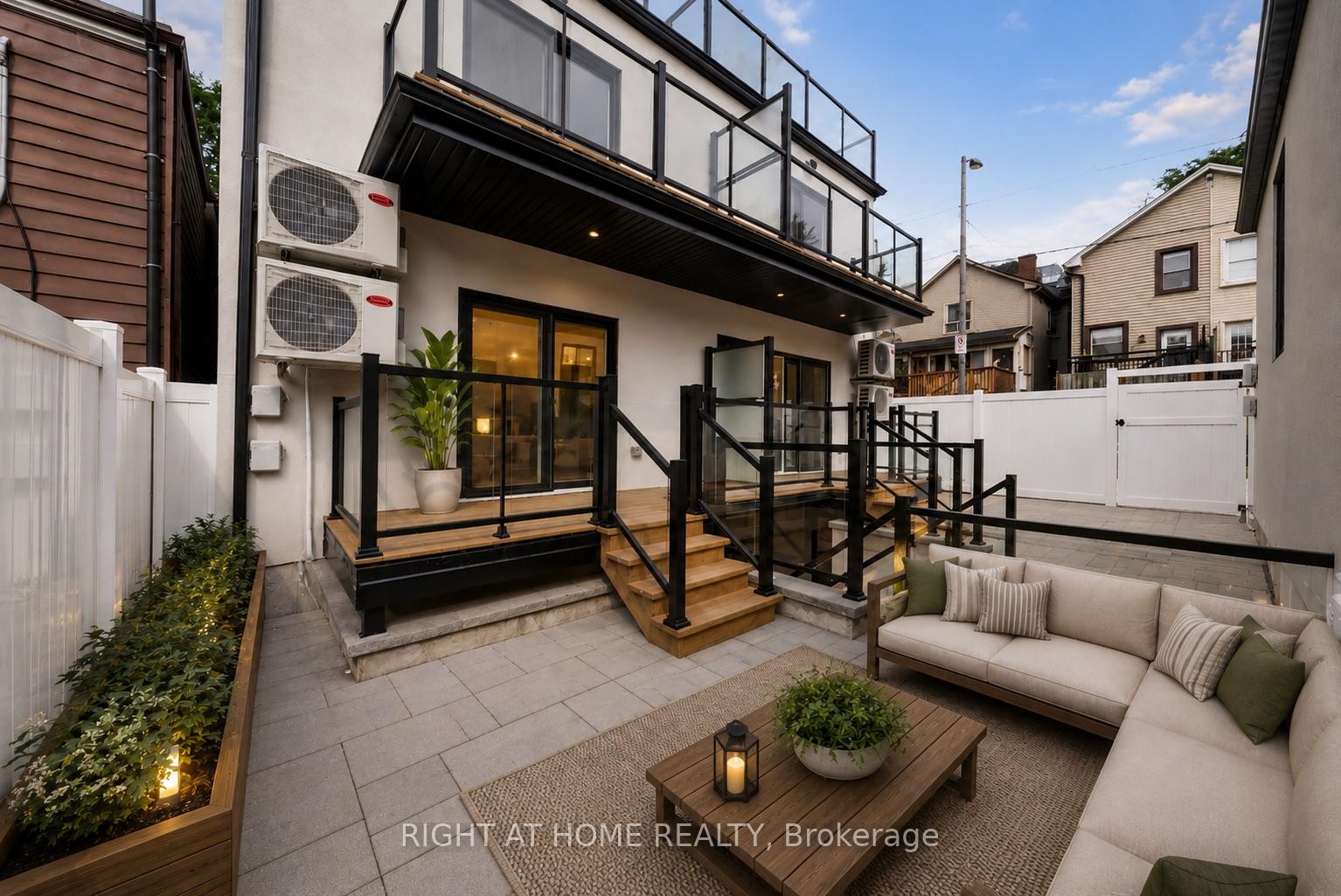 Photo 4 of Unit 2, 367 Howland Avenue, Toronto, Casa Loma — HOMEH