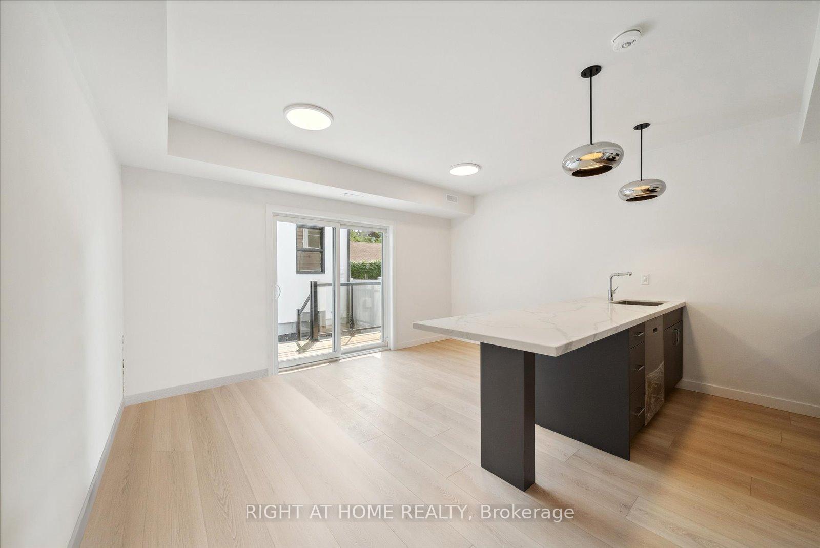 Photo 5 of Unit 2, 367 Howland Avenue, Toronto, Casa Loma — HOMEH