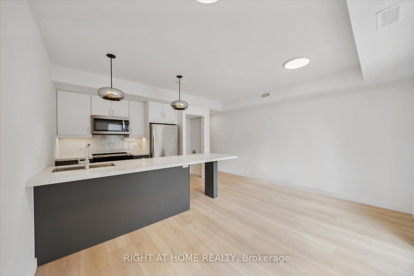 Photo 6 of Unit 2, 367 Howland Avenue, Toronto, Casa Loma — HOMEH