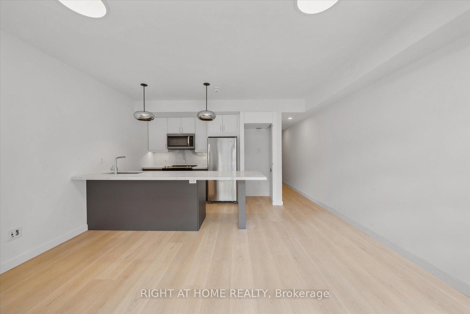 Photo 7 of Unit 2, 367 Howland Avenue, Toronto, Casa Loma — HOMEH