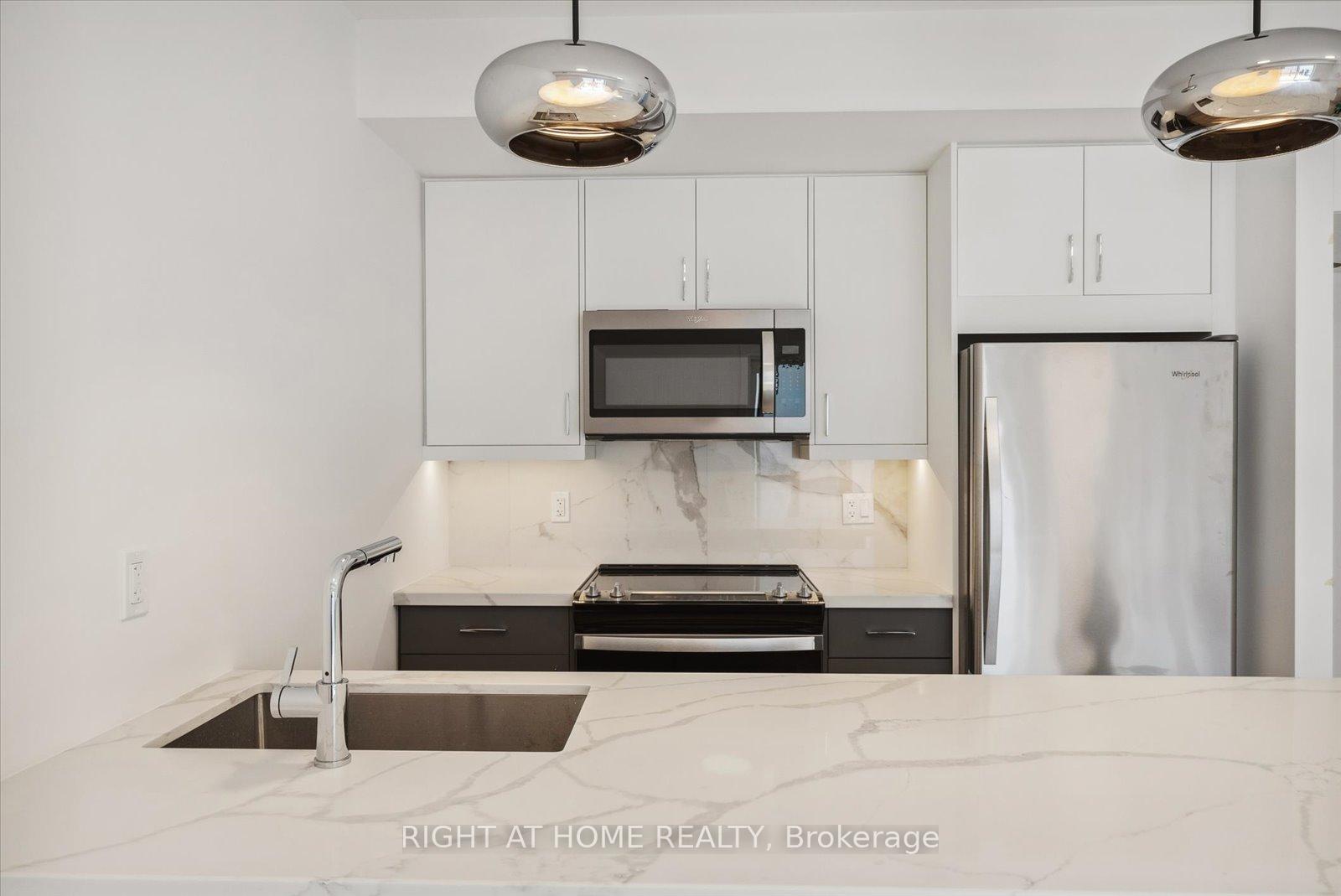 Photo 8 of Unit 2, 367 Howland Avenue, Toronto, Casa Loma — HOMEH