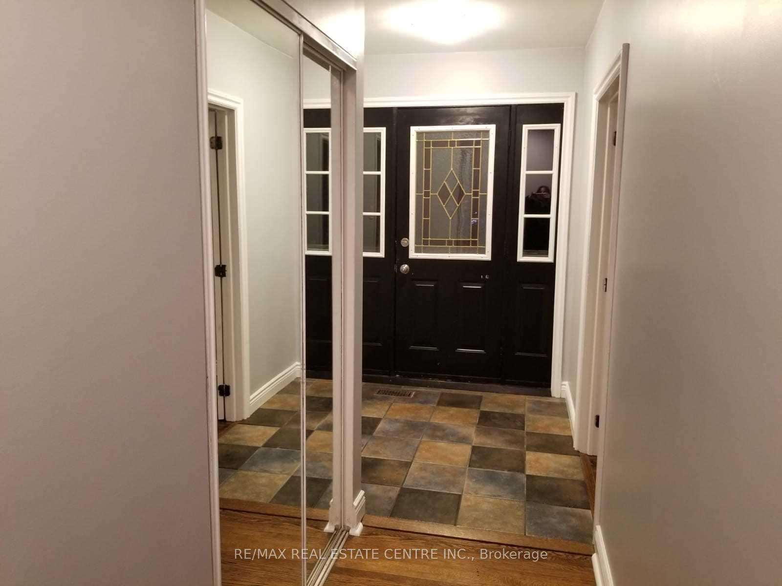 Photo 2 of 363 Duncombe Drive, Burlington, Appleby — HOMEH