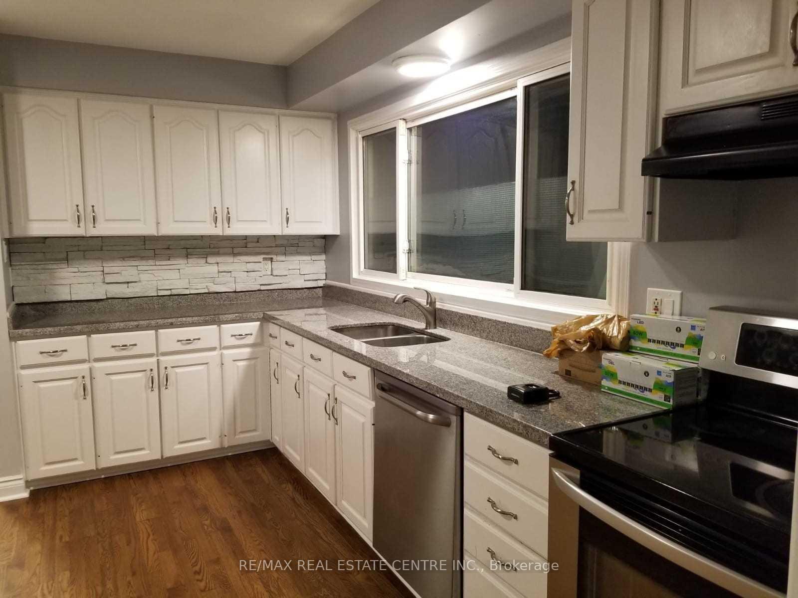 Photo 3 of 363 Duncombe Drive, Burlington, Appleby — HOMEH