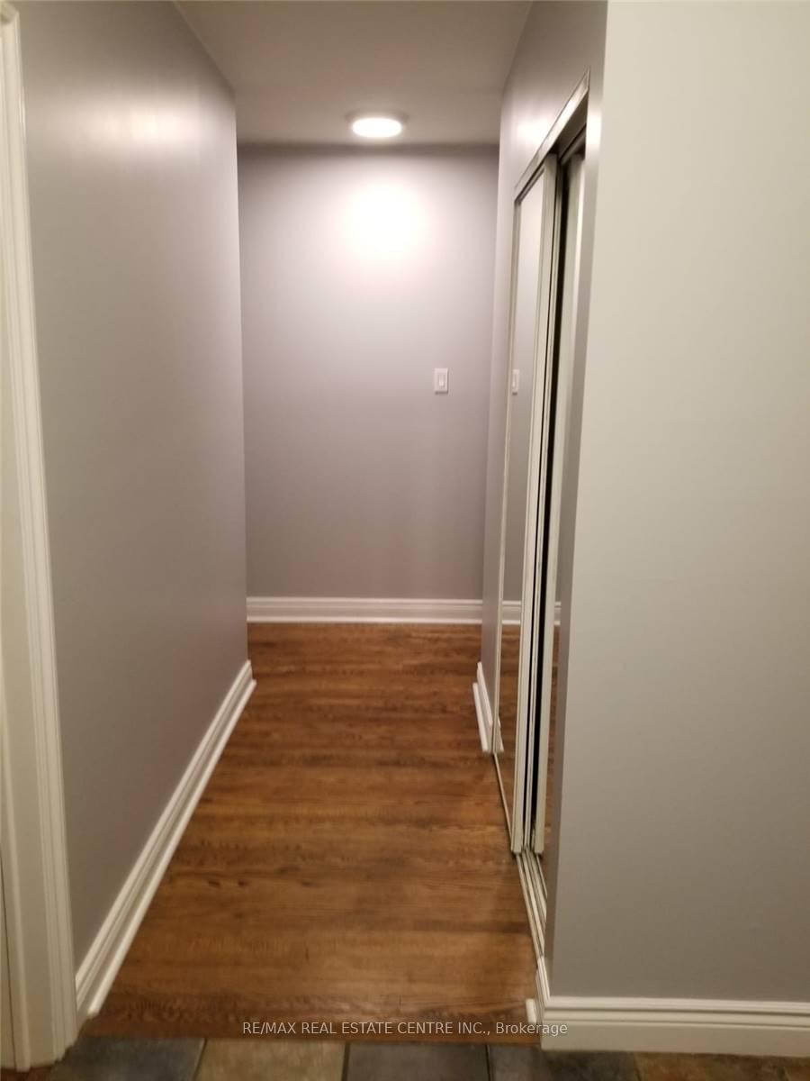 Photo 5 of 363 Duncombe Drive, Burlington, Appleby — HOMEH