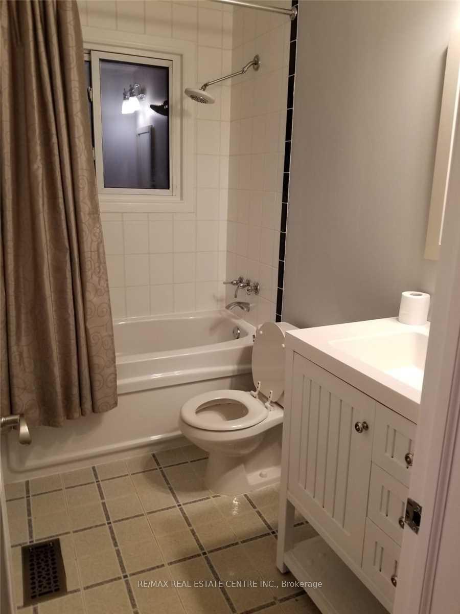 Photo 10 of 363 Duncombe Drive, Burlington, Appleby — HOMEH
