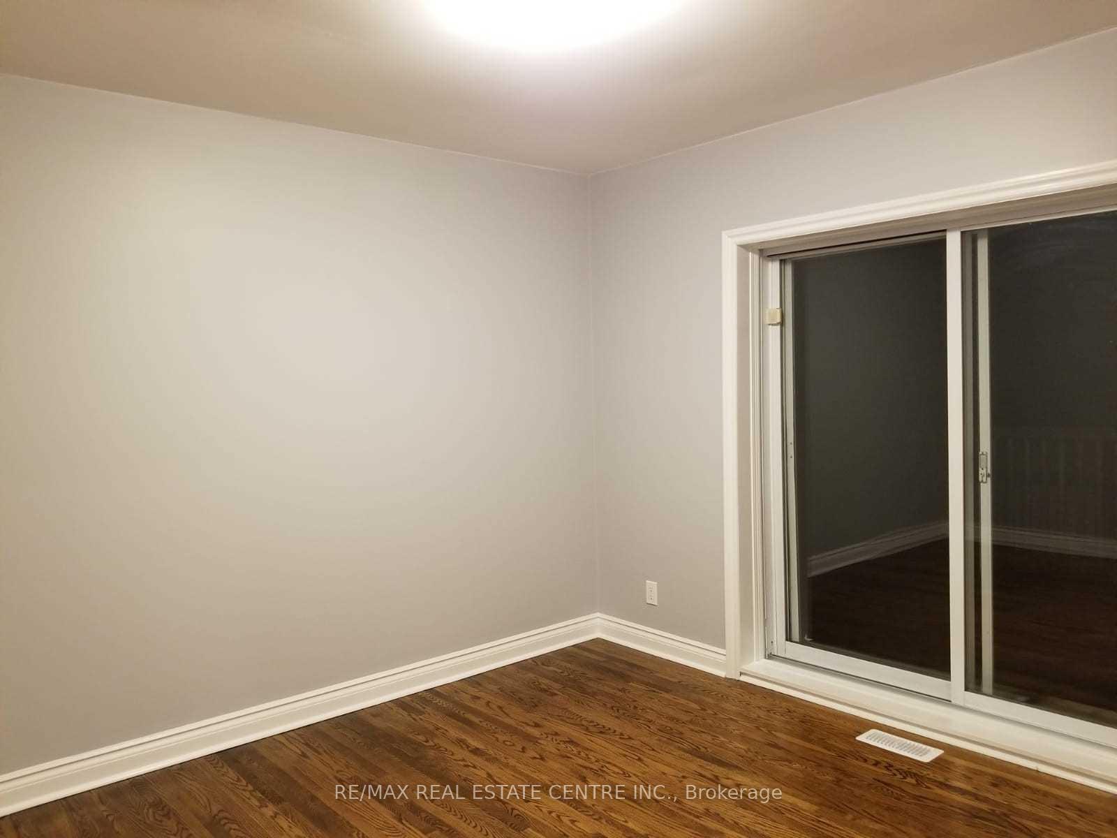 Photo 11 of 363 Duncombe Drive, Burlington, Appleby — HOMEH