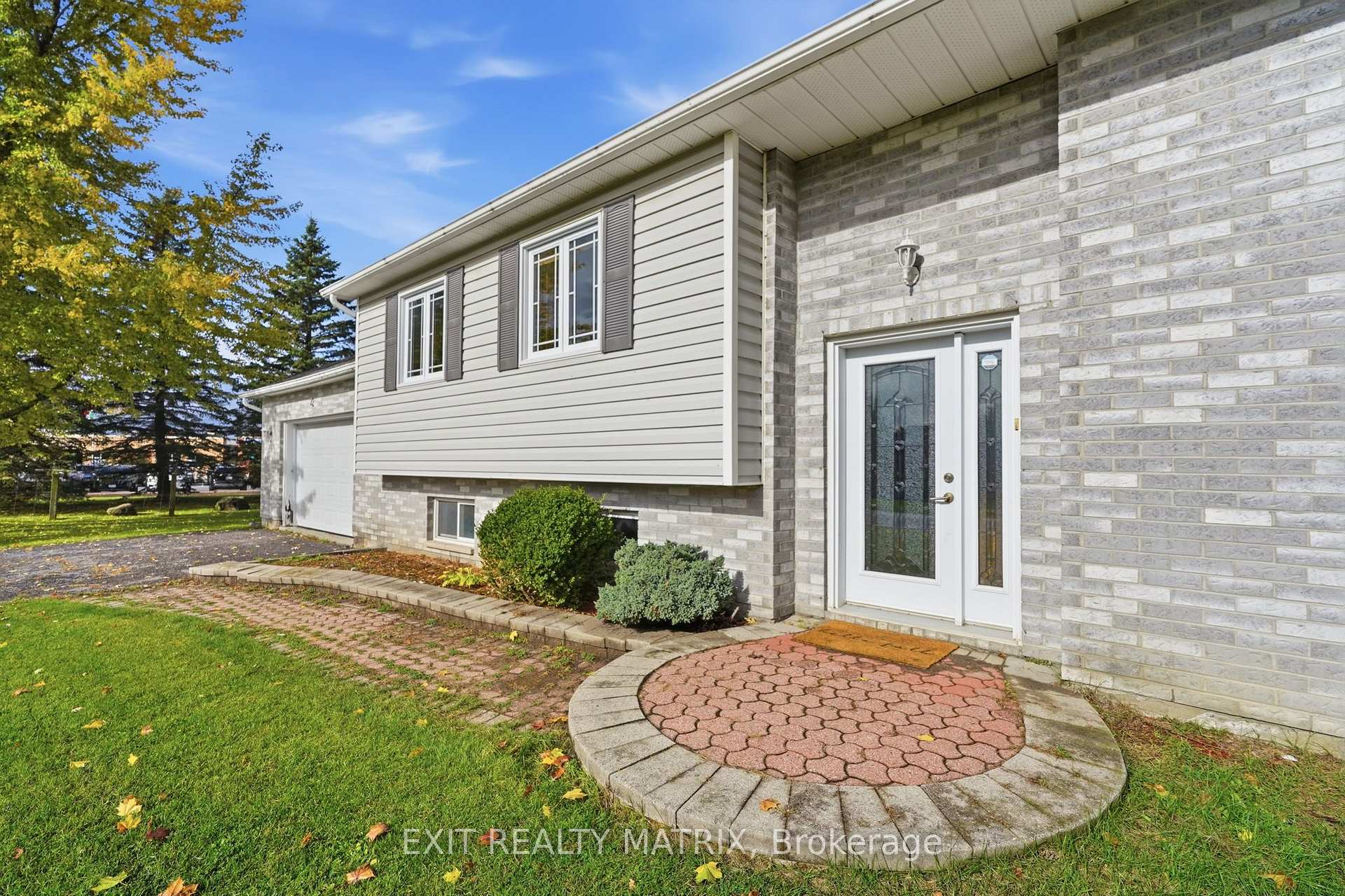 Photo 3 of 2 Maheu Street, Russell, Embrun — HOMEH