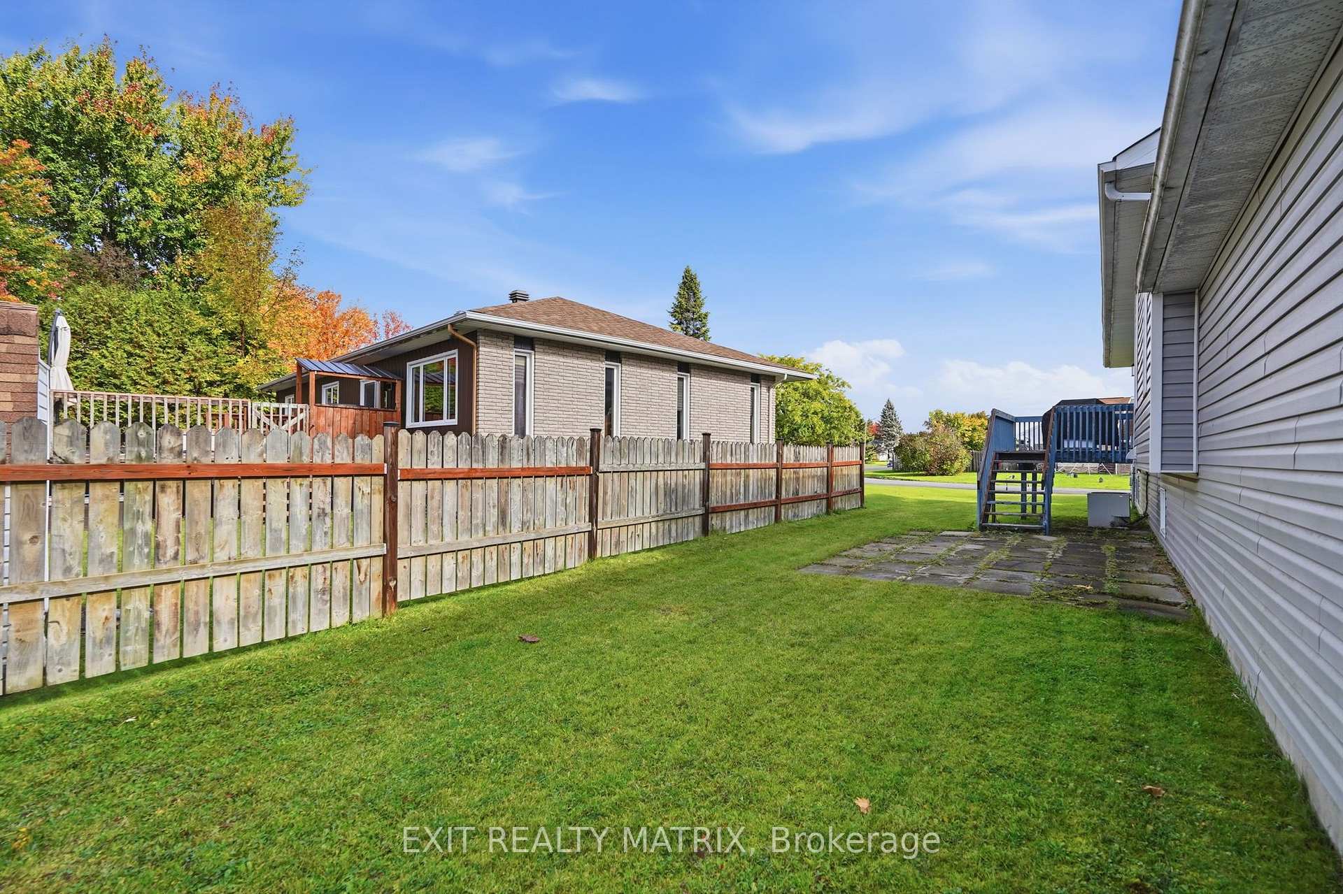 Photo 33 of 2 Maheu Street, Russell, Embrun — HOMEH
