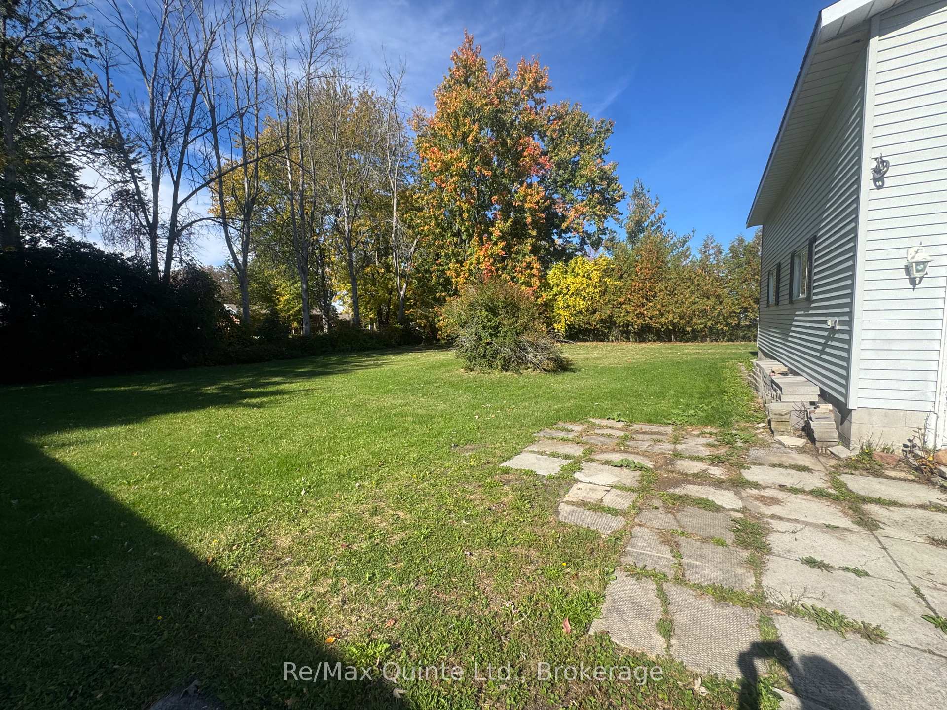Photo 6 of 20 Ross Avenue, Quinte West, Murray Ward — HOMEH