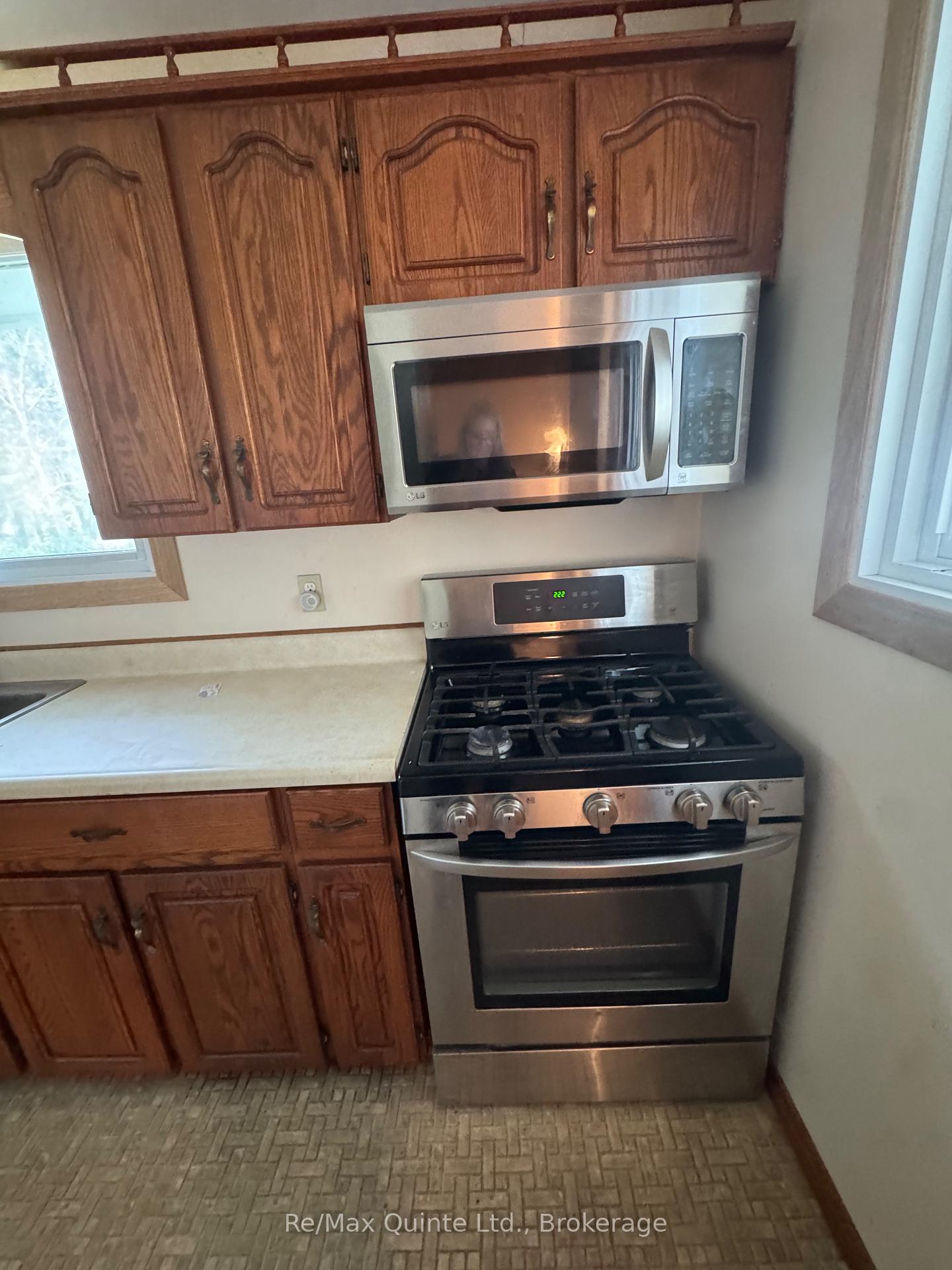 Photo 10 of 20 Ross Avenue, Quinte West, Murray Ward — HOMEH