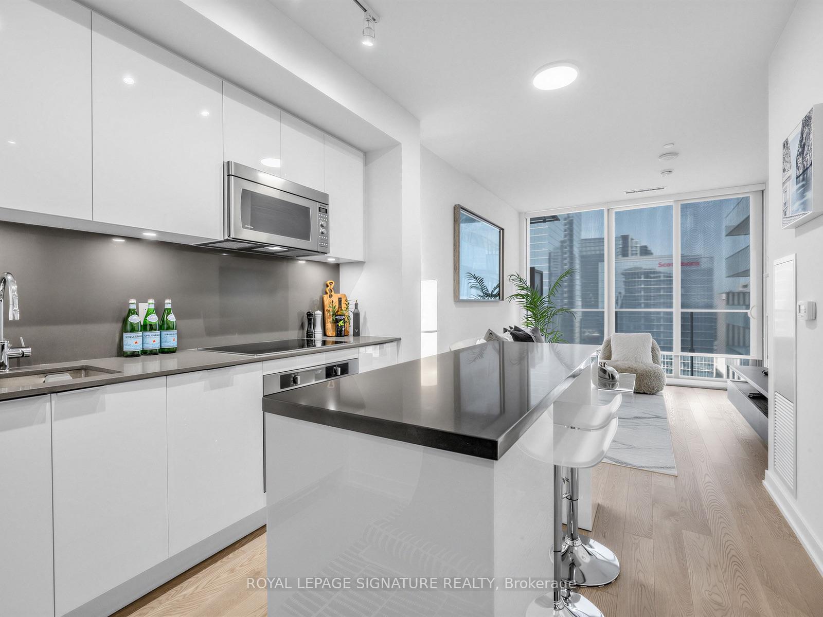 Photo 5 of Unit 3707, 20 Lombard Street, Toronto, Church-Yonge Corridor — HOMEH