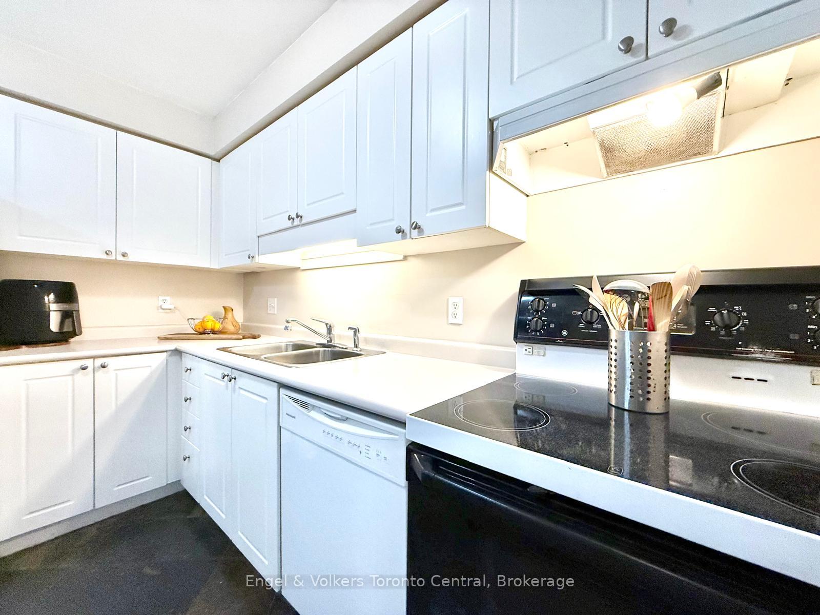 Photo 11 of Unit 9, 920 Edinburgh Road S, Guelph, Kortright West — HOMEH