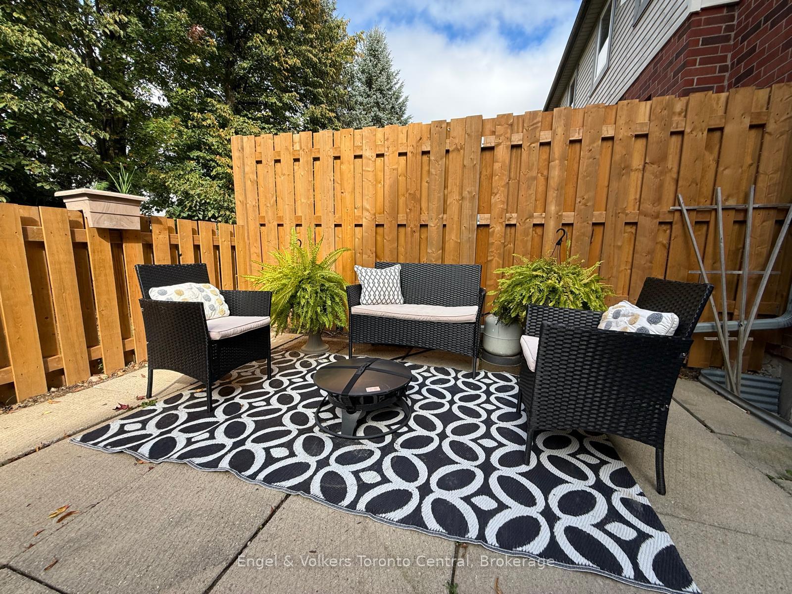 Photo 16 of Unit 9, 920 Edinburgh Road S, Guelph, Kortright West — HOMEH