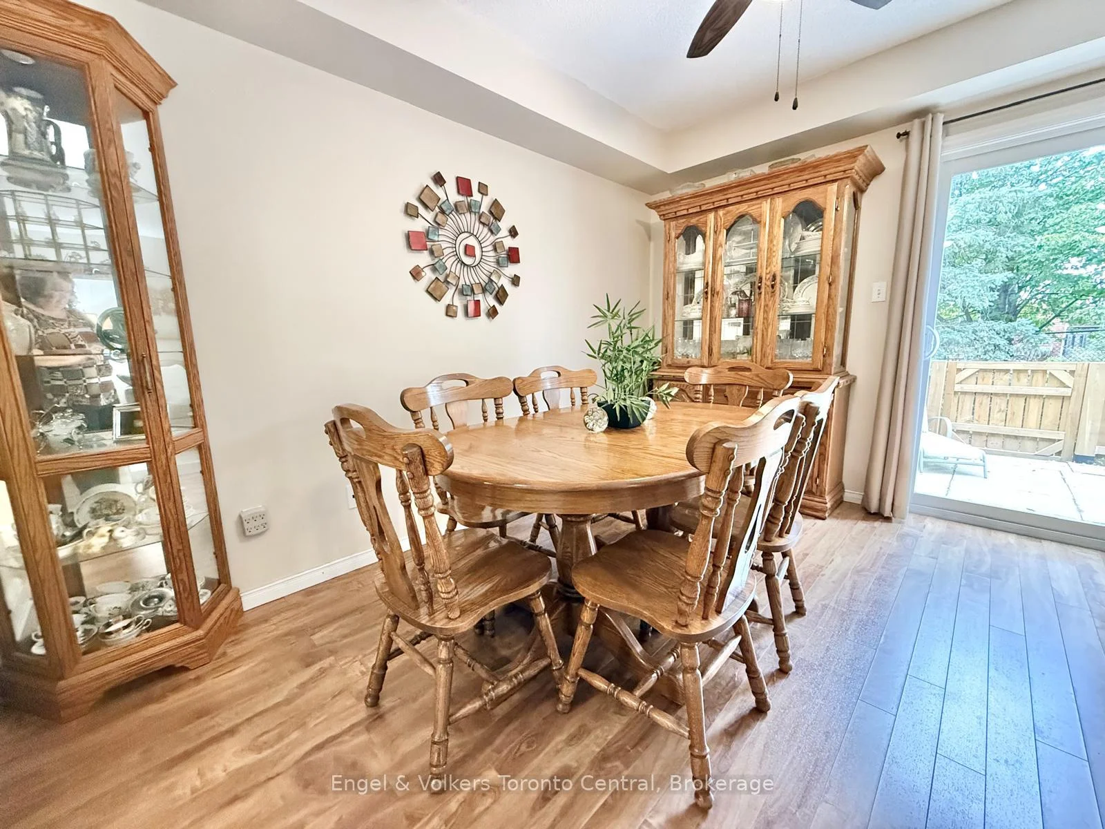 Photo 12 of Unit 9, 920 Edinburgh Road S, Guelph, Kortright West — HOMEH