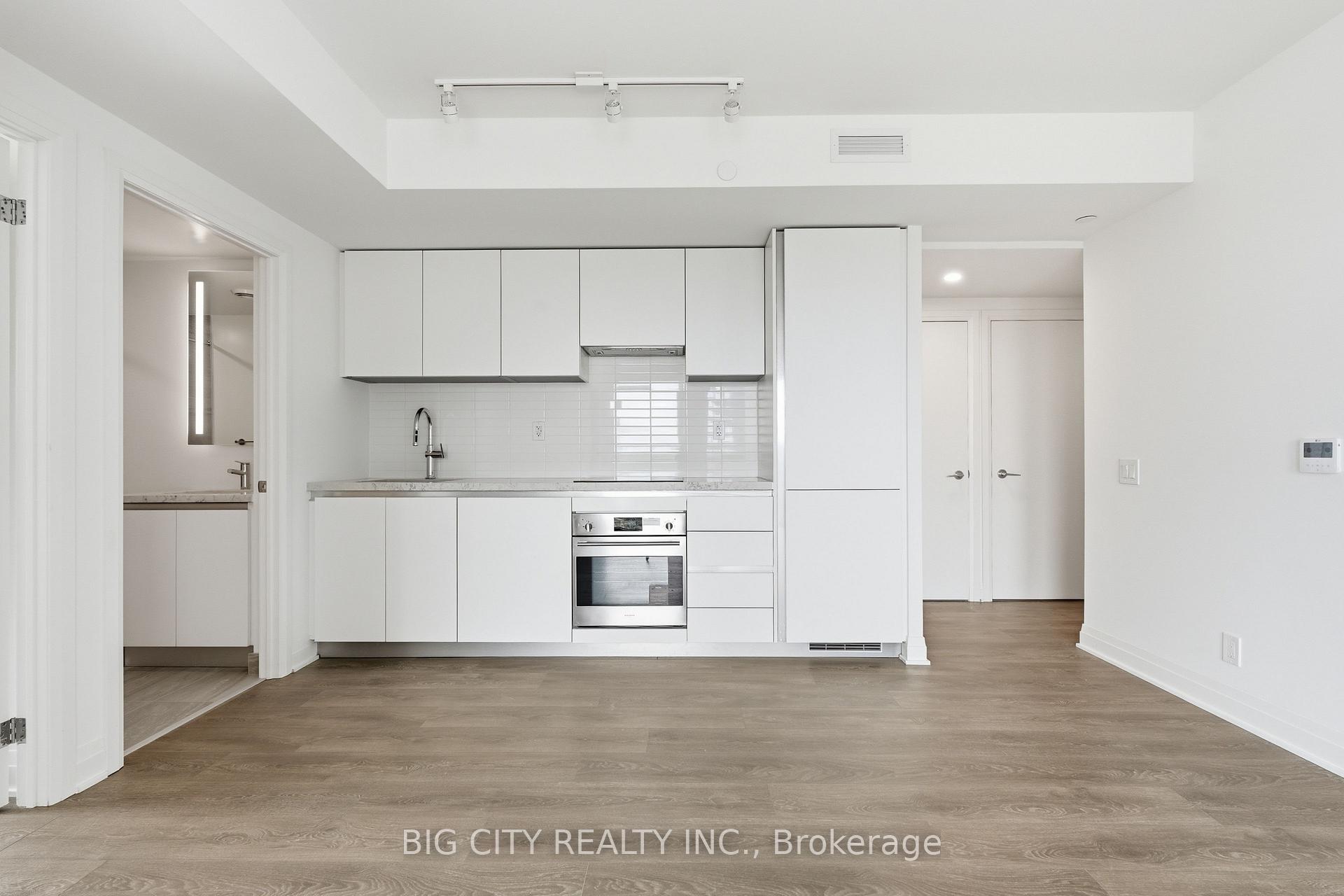 Photo 7 of Unit 1407, 25 Frederick Todd Way, Toronto, Thorncliffe Park — HOMEH