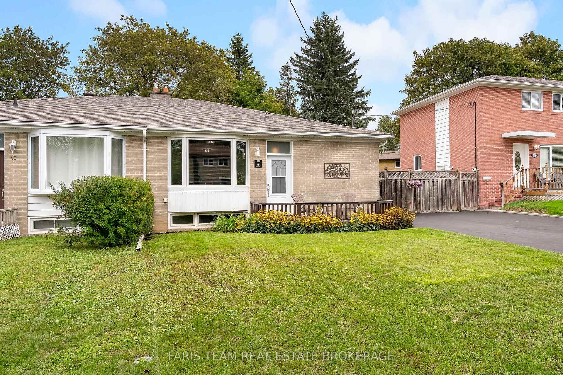 Photo 2 of 45 Bailey Crescent, Aurora, Aurora Highlands — HOMEH