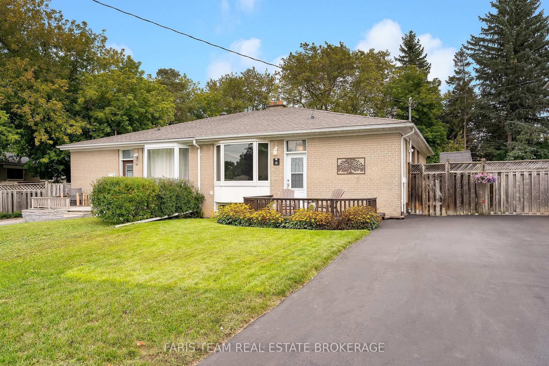 Photo 3 of 45 Bailey Crescent, Aurora, Aurora Highlands — HOMEH